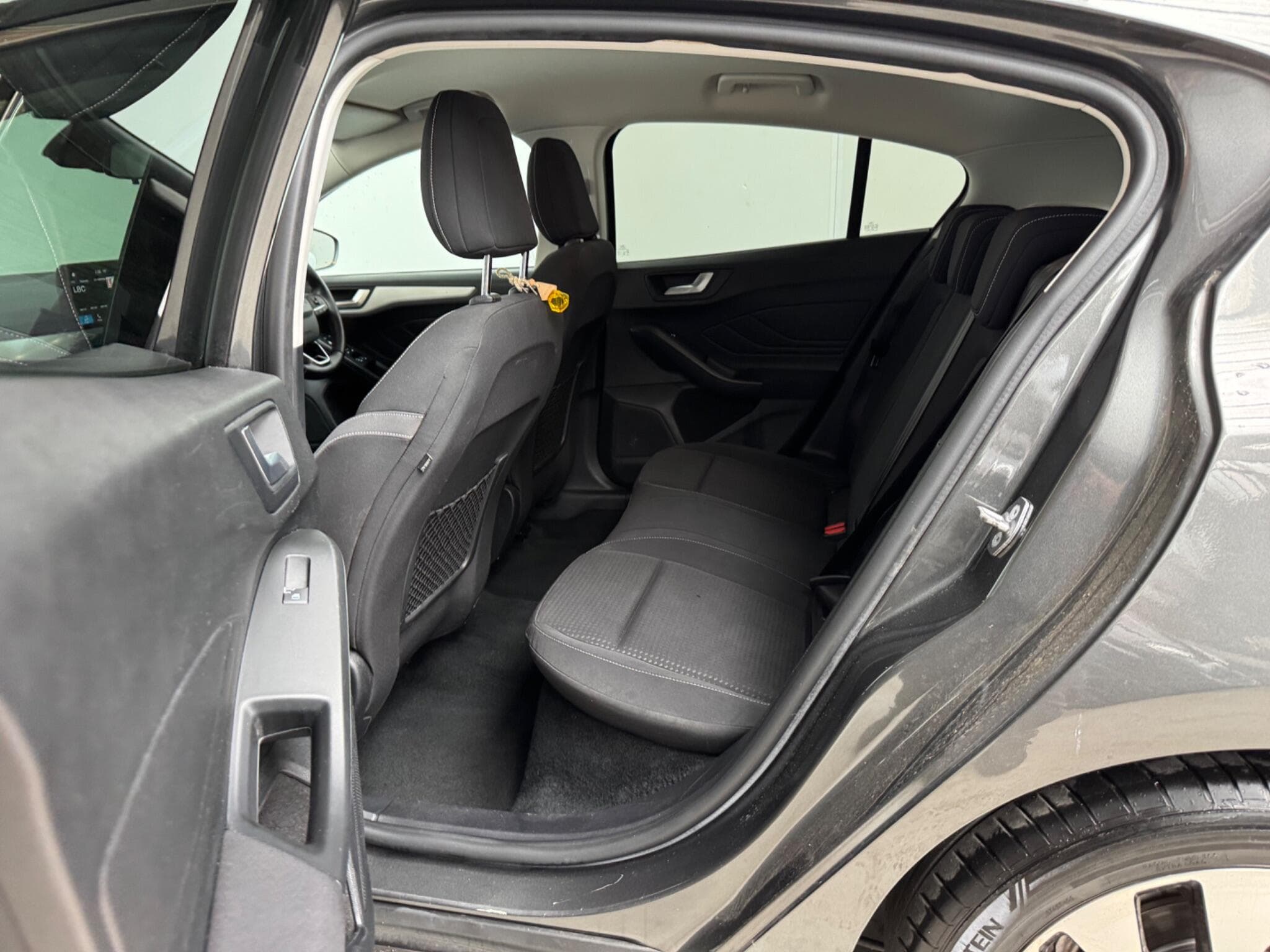 2019 Ford Focus - Thumbnail 11