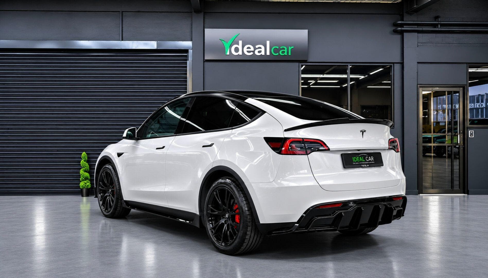 2022 Tesla Model Y - Thumbnail 2