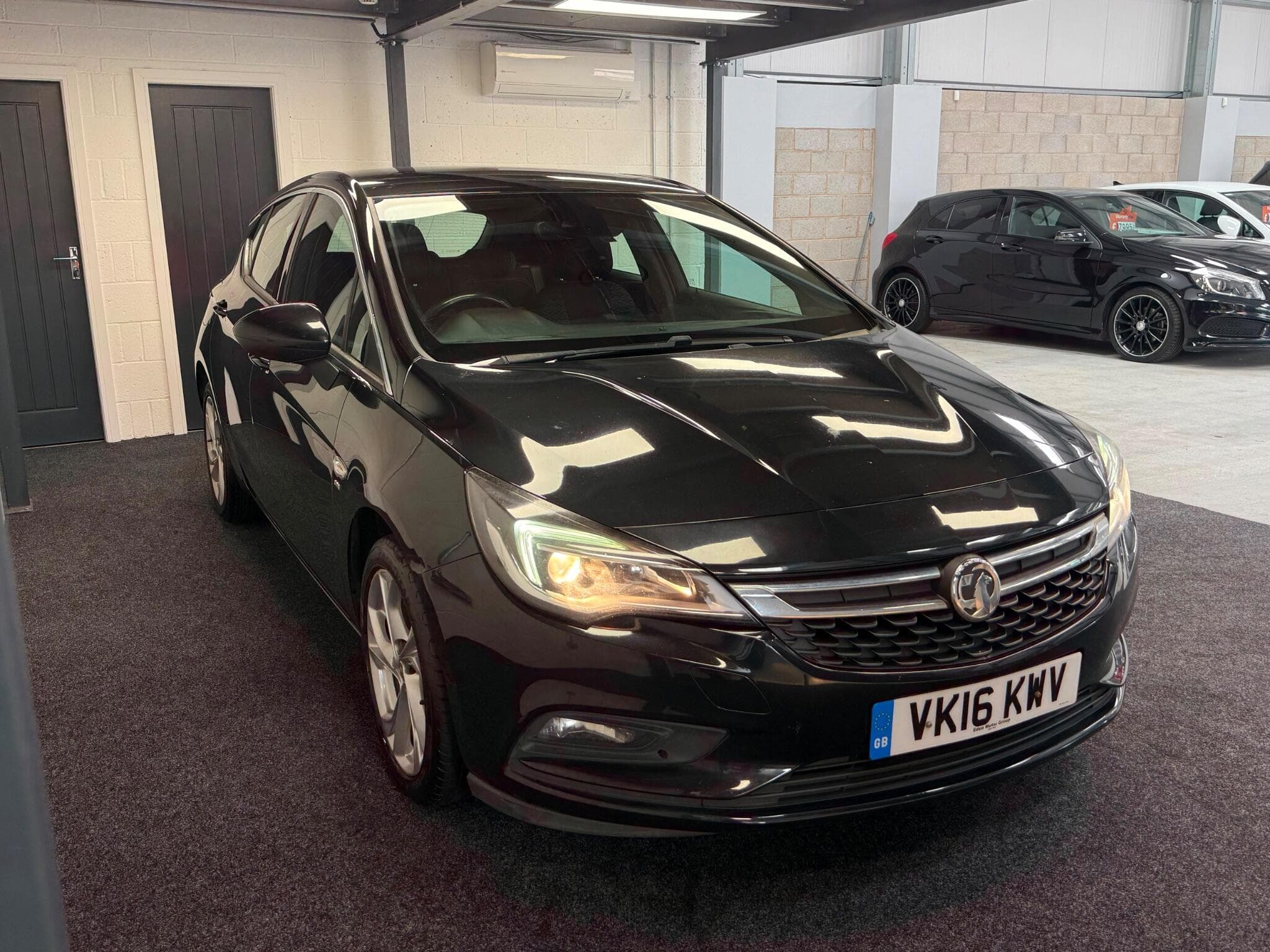 2016 Vauxhall Astra - Thumbnail 2