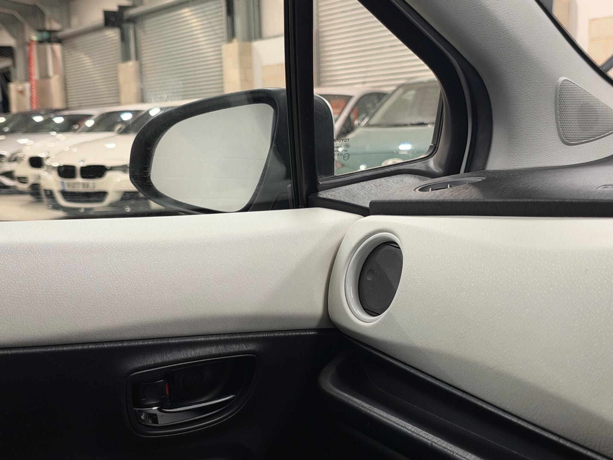 2013 Toyota Yaris - Thumbnail 38