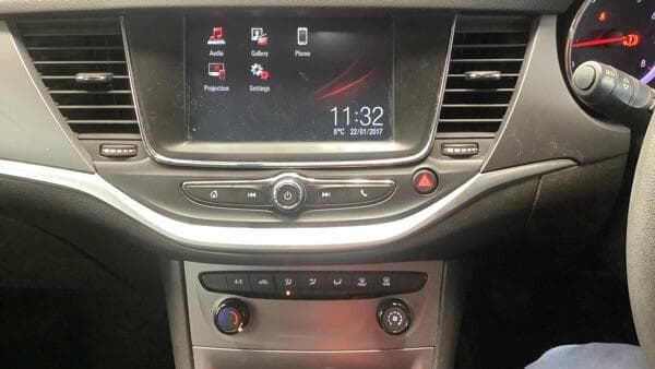 2016 Vauxhall Astra - Thumbnail 13