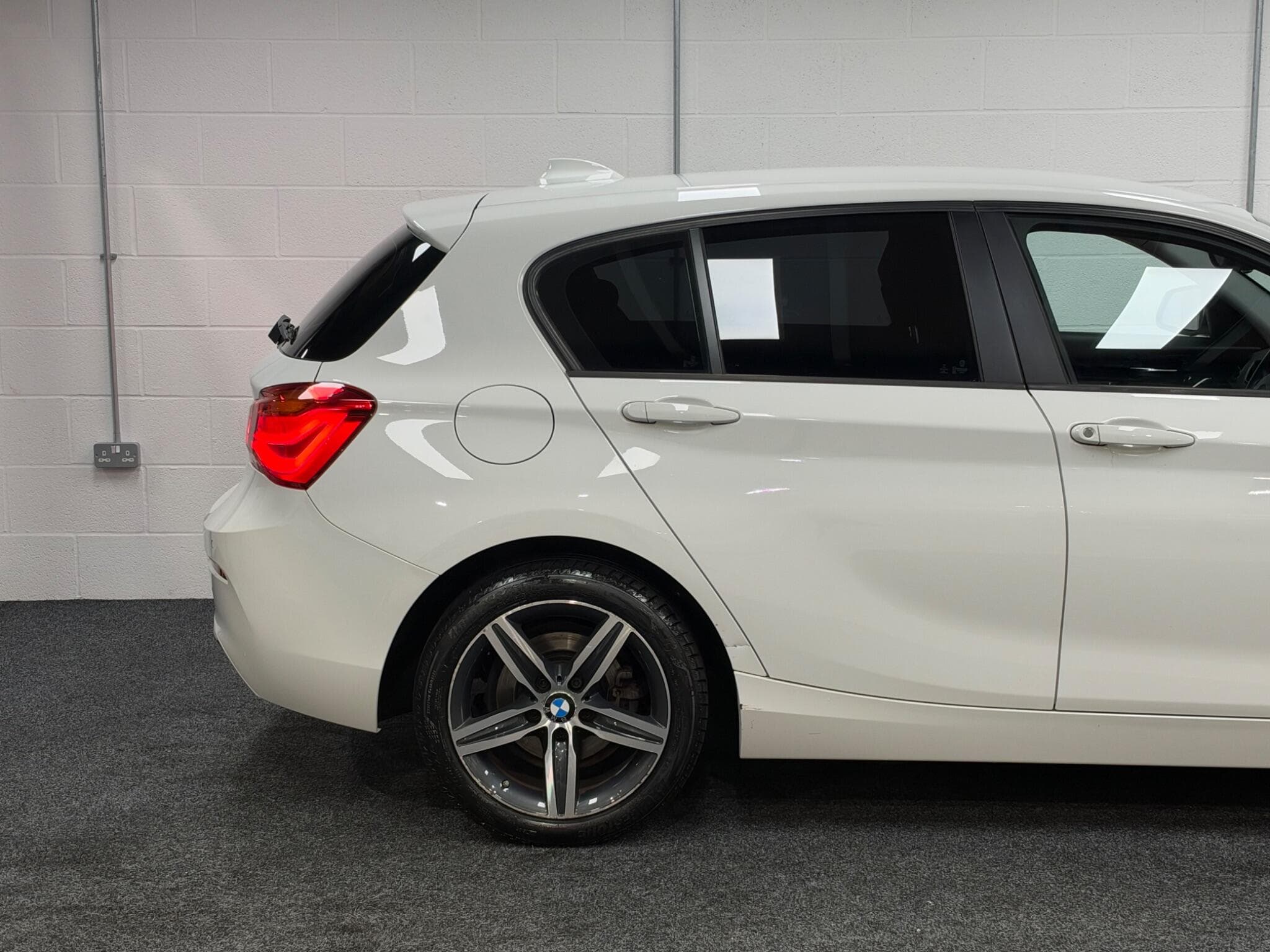 2017 BMW 1 Series - Thumbnail 24