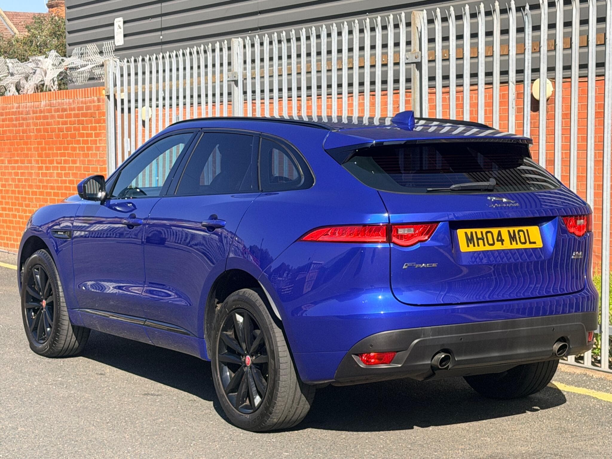 2017 Jaguar F-PACE - Thumbnail 12