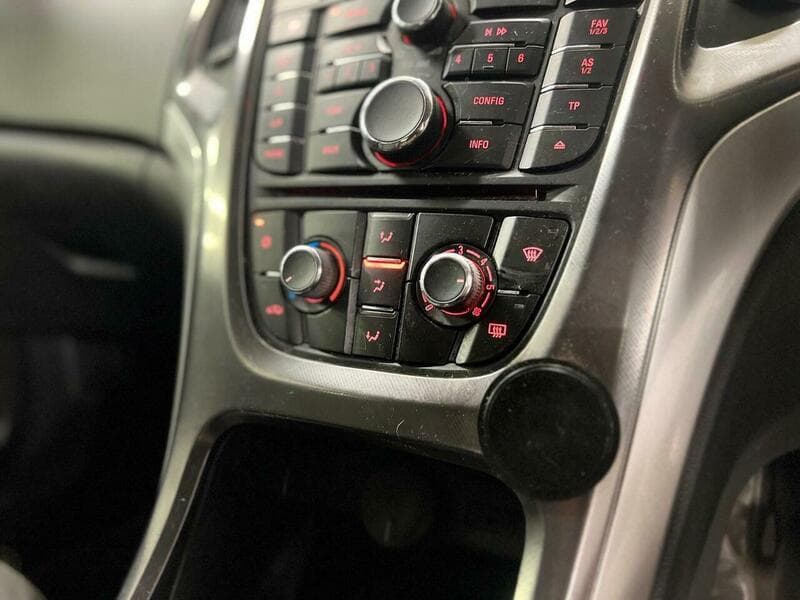 2012 Vauxhall Astra - Thumbnail 35