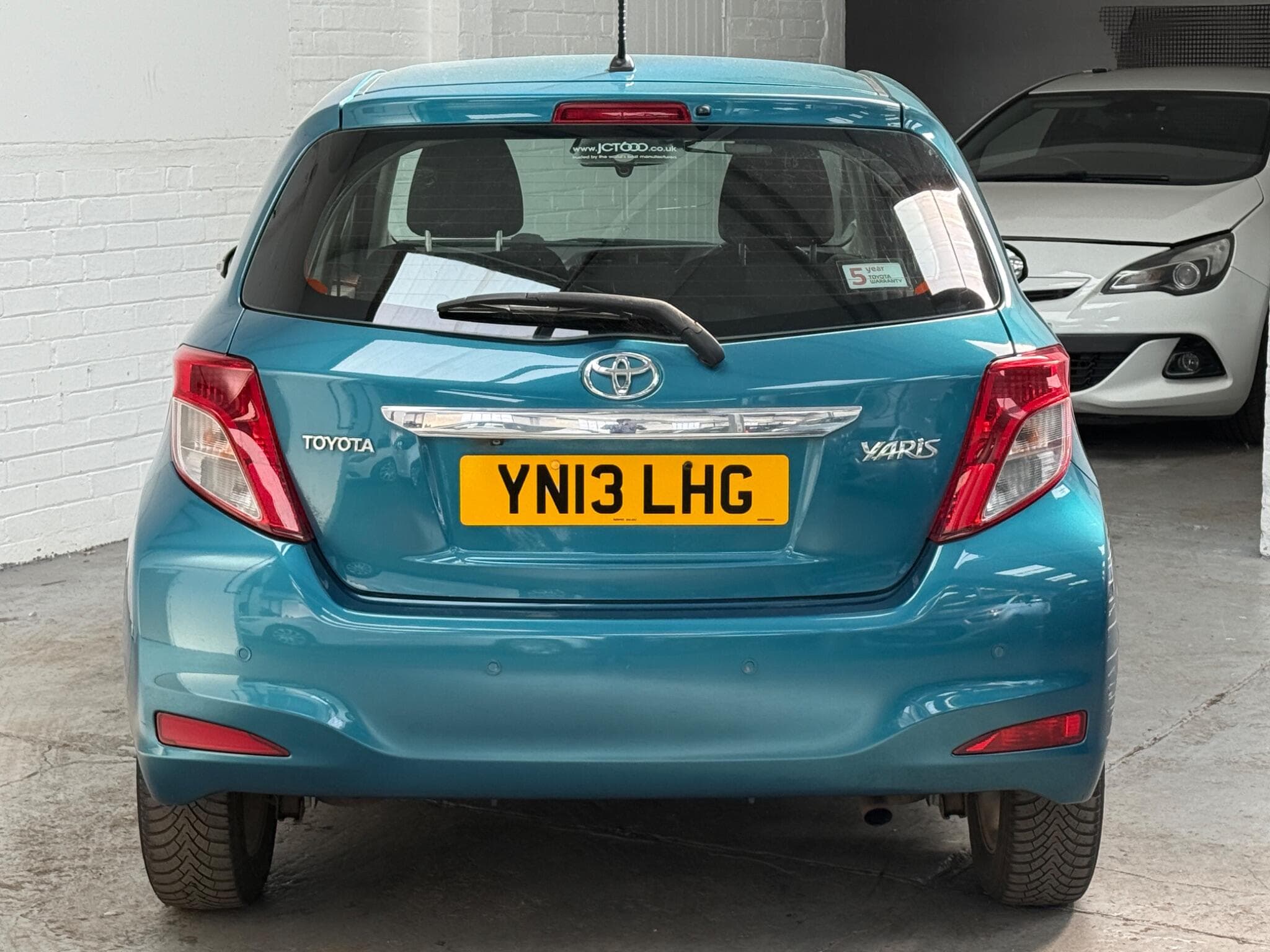 2013 Toyota Yaris - Thumbnail 10