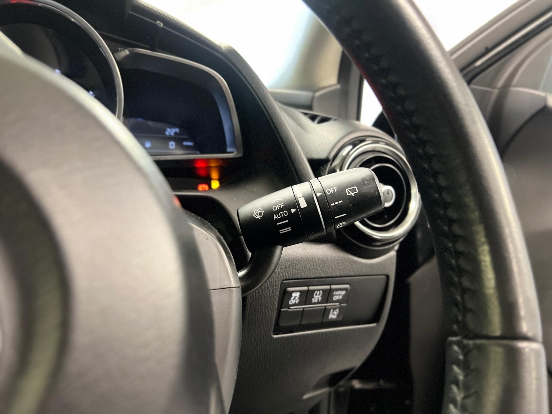 2016 Mazda Mazda2 - Thumbnail 31