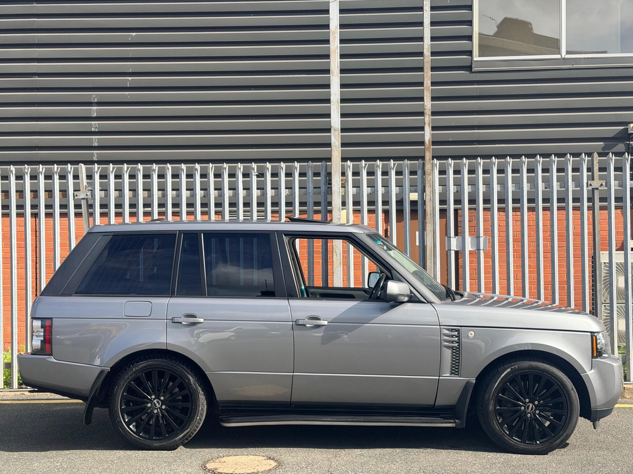 2012 Land Rover Range Rover - Thumbnail 2