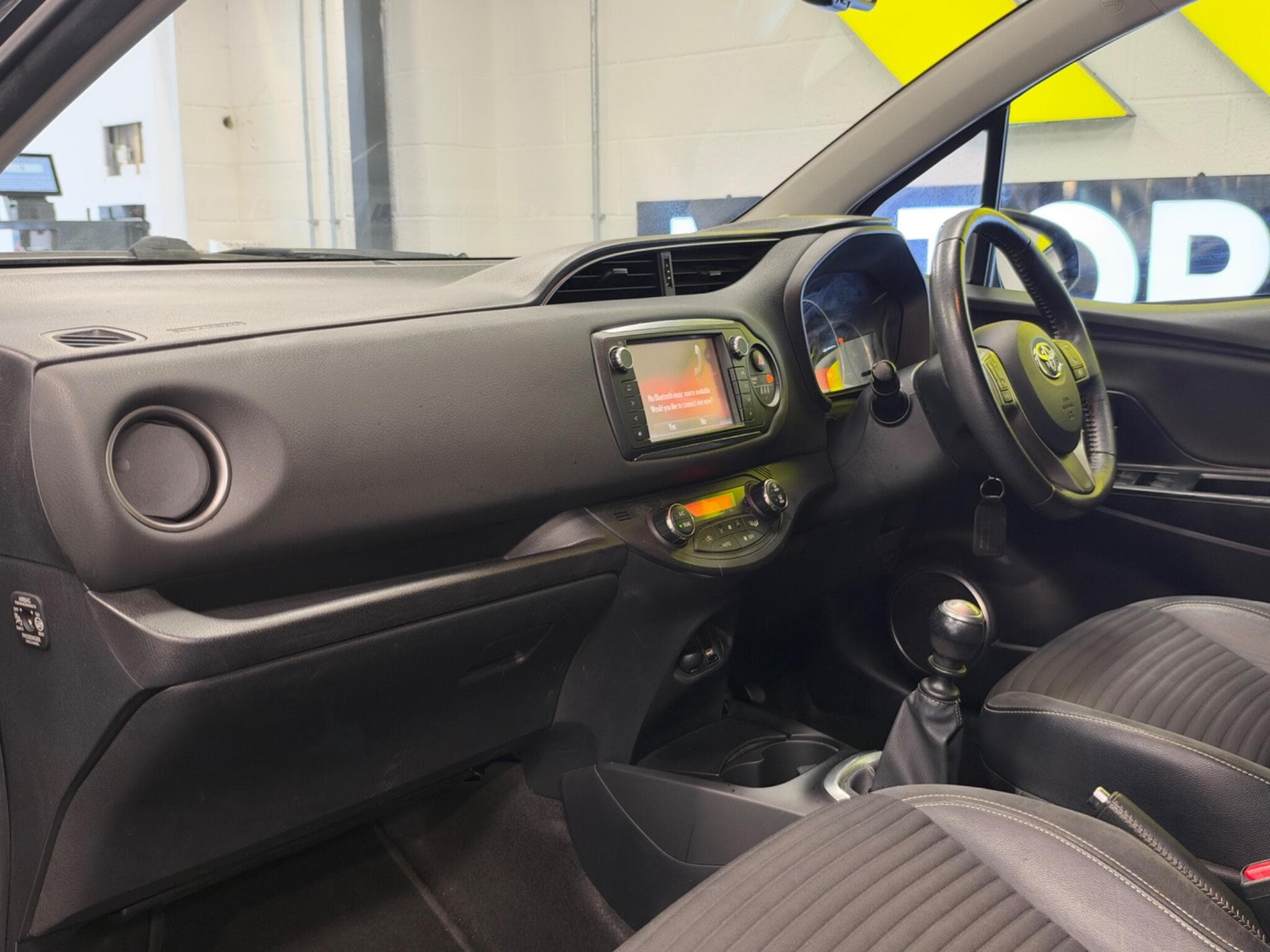 2014 Toyota Yaris - Thumbnail 13