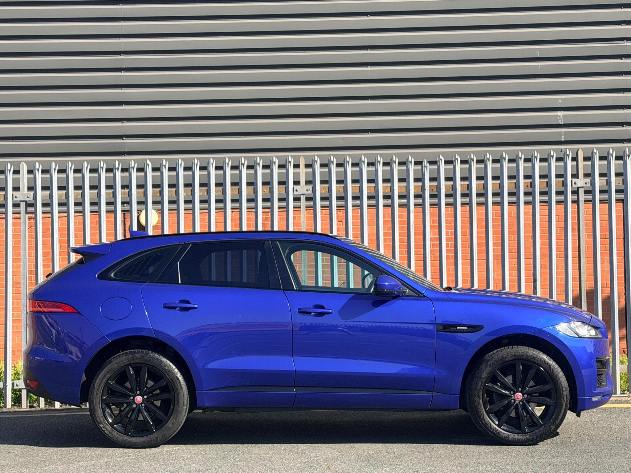 2017 Jaguar F-PACE - Image 2
