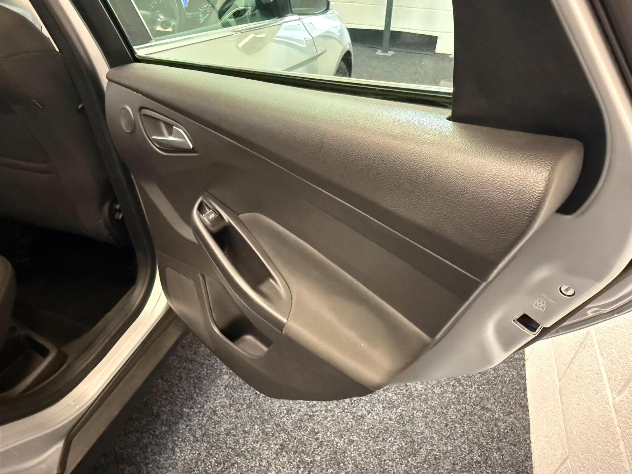 2012 Ford Focus - Thumbnail 34
