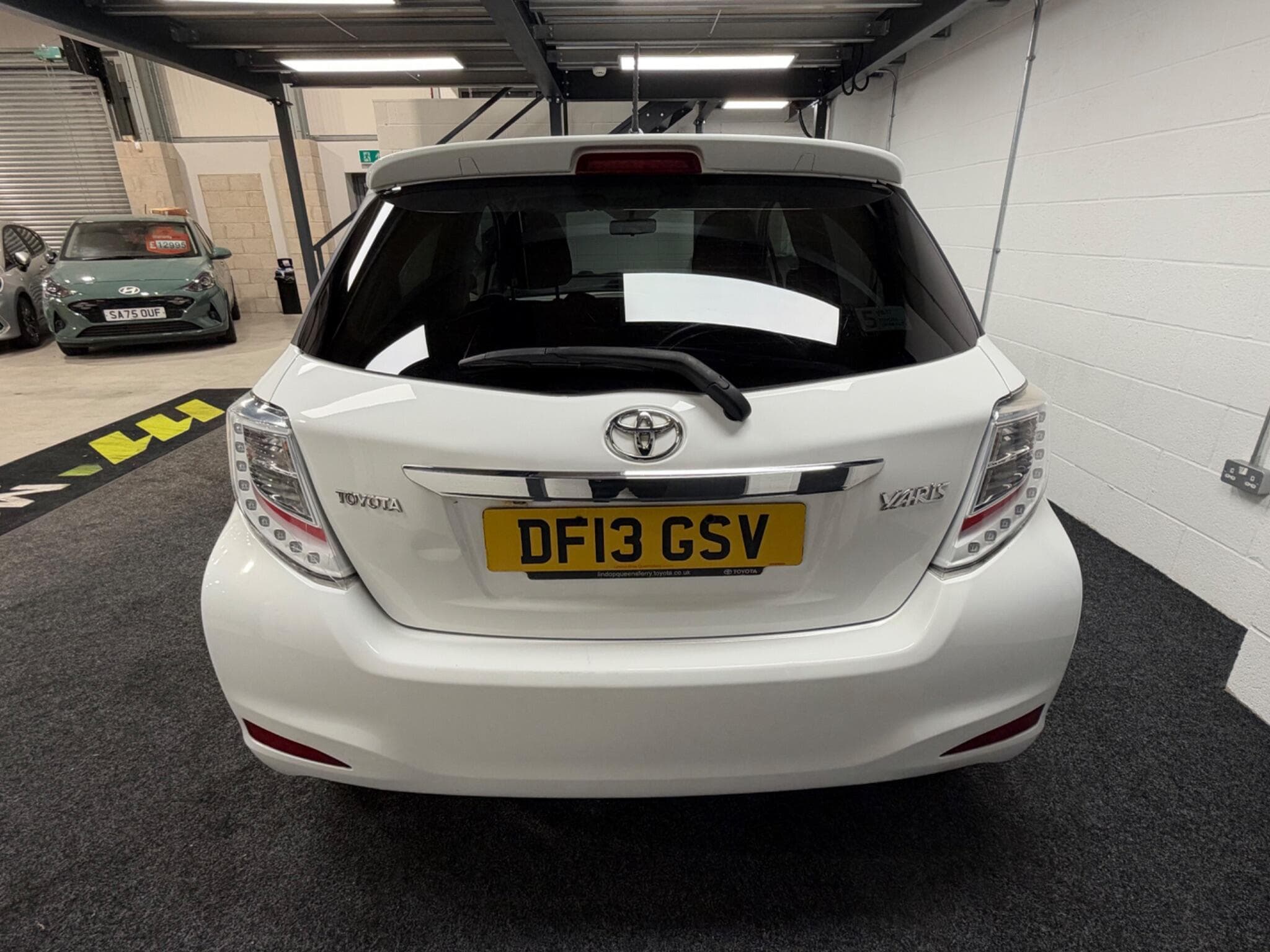 2013 Toyota Yaris - Thumbnail 10