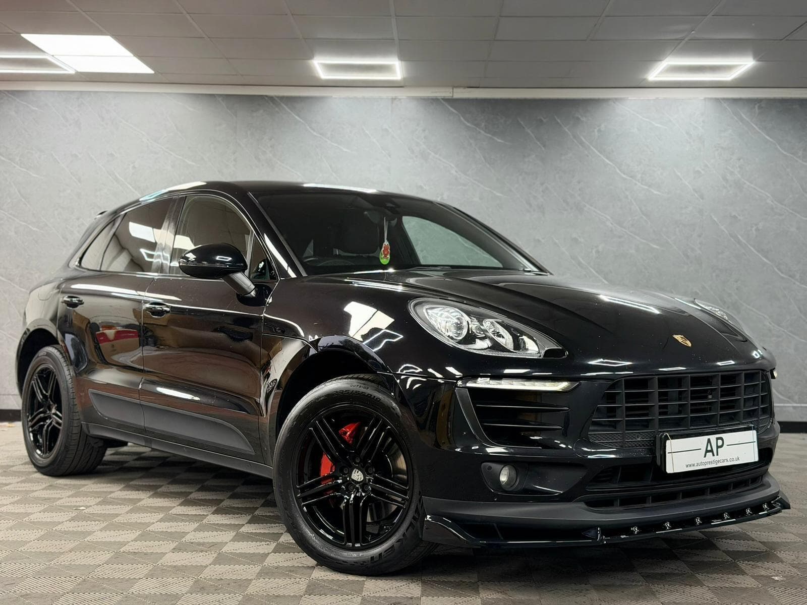 2017 Porsche Macan - Thumbnail 3