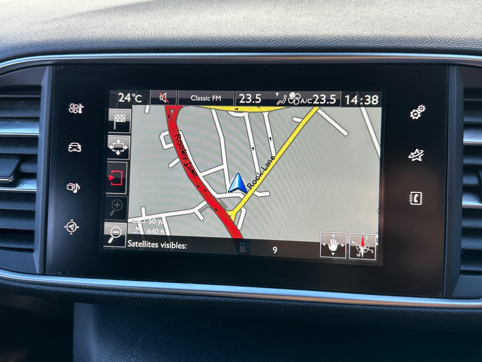 2016 Peugeot 308 - Thumbnail 11