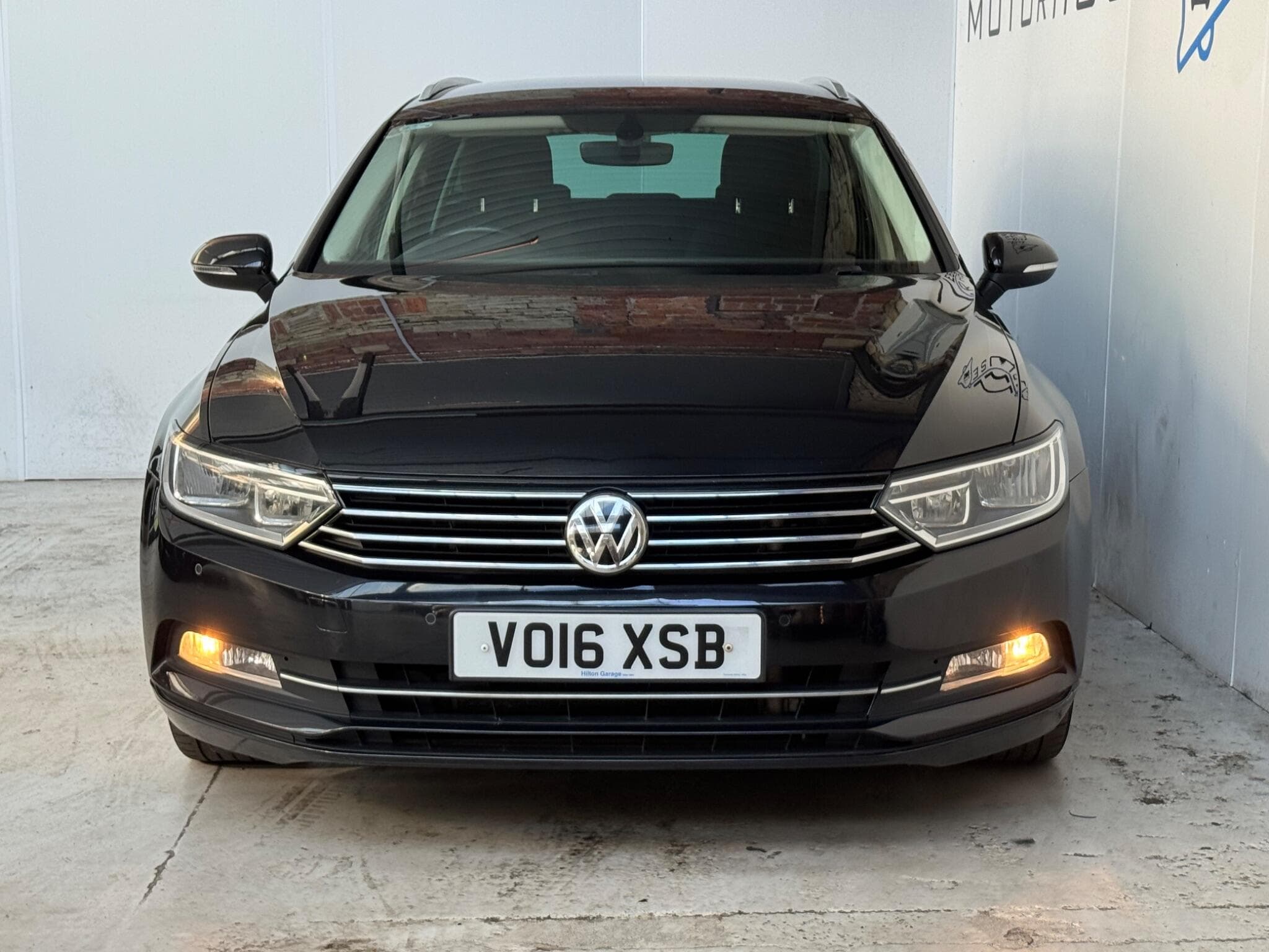 2016 Volkswagen Passat - Image 2