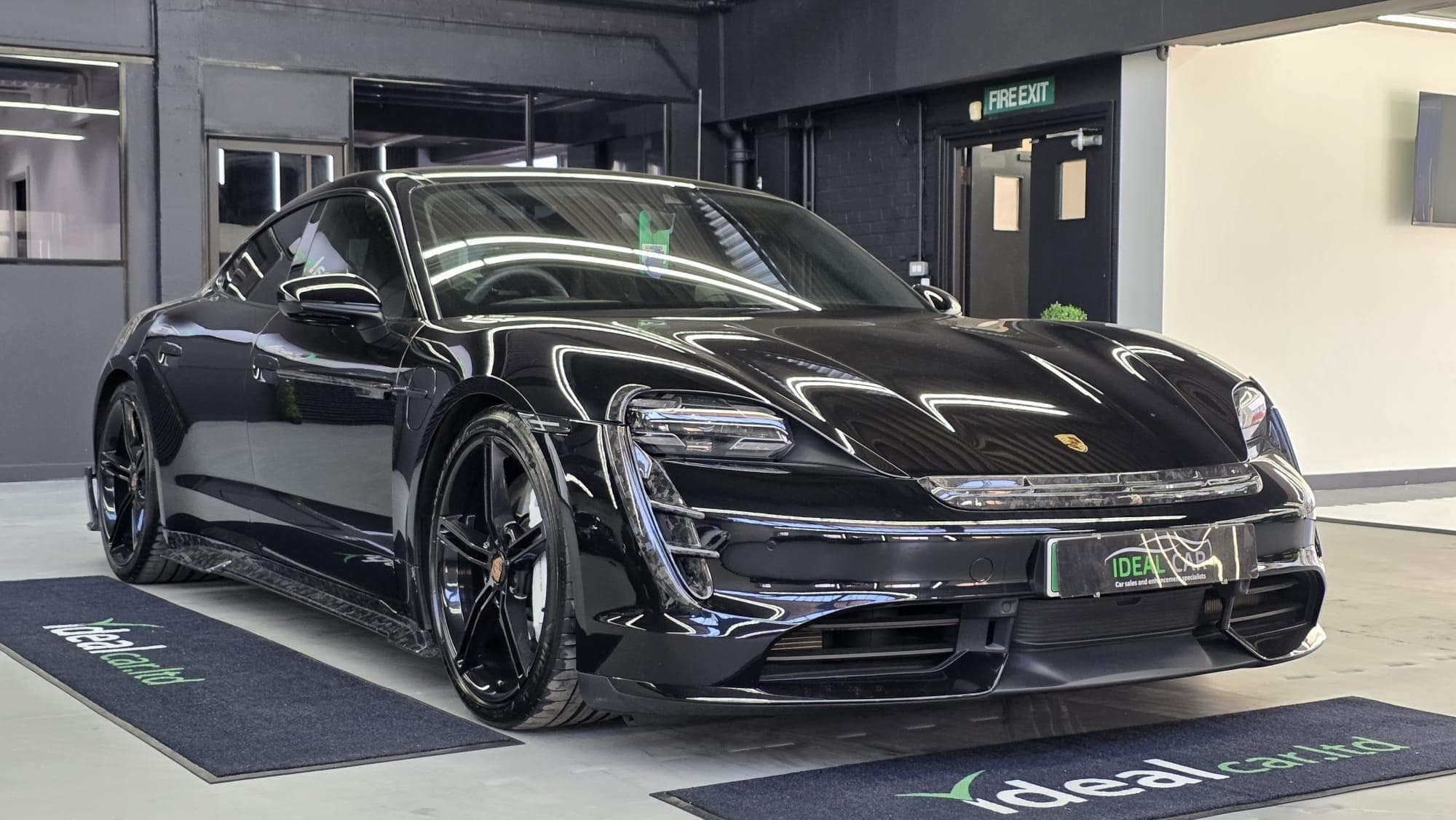 2020 Porsche Taycan - Thumbnail 2