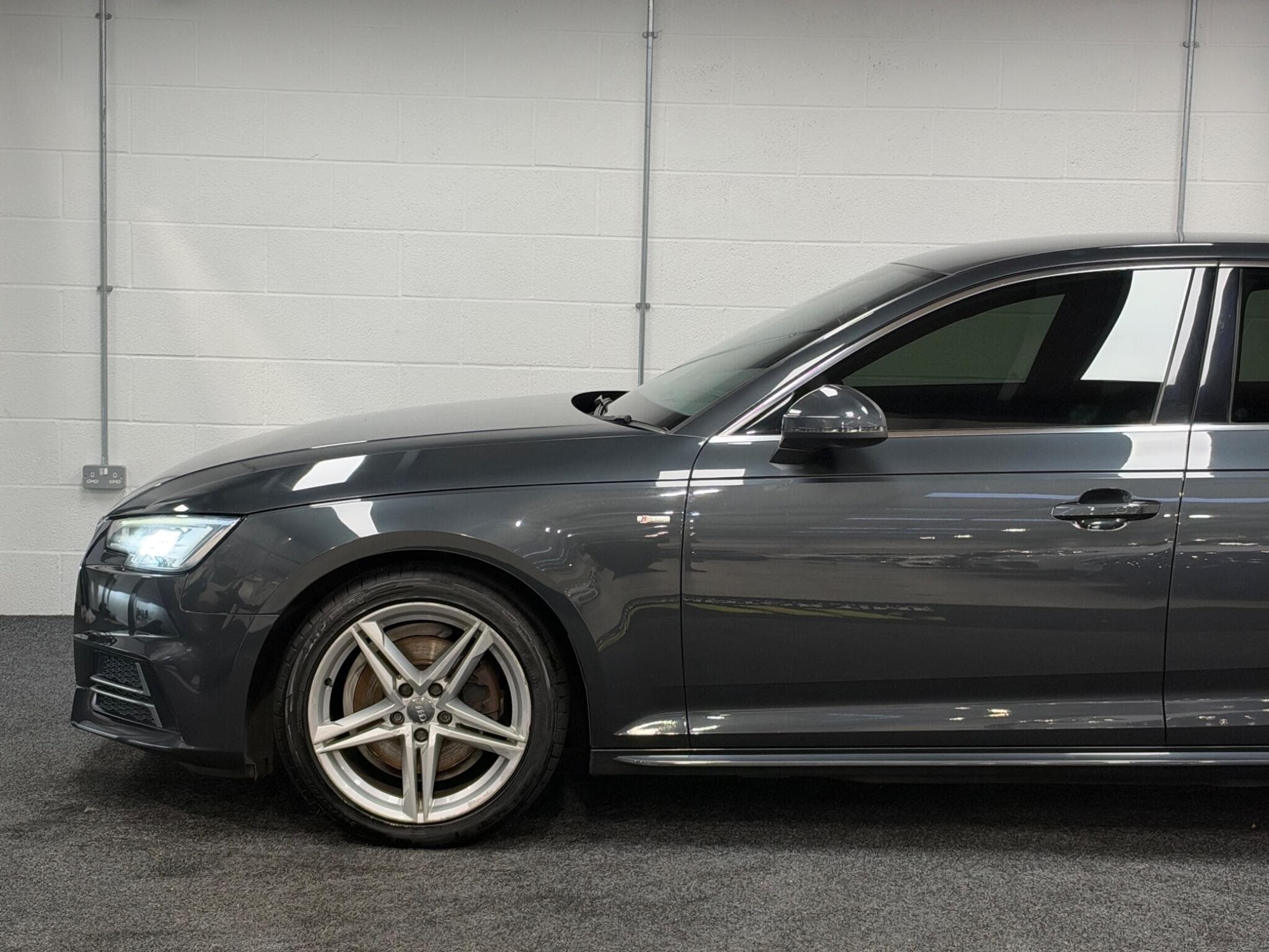 2016 Audi A4 - Thumbnail 9