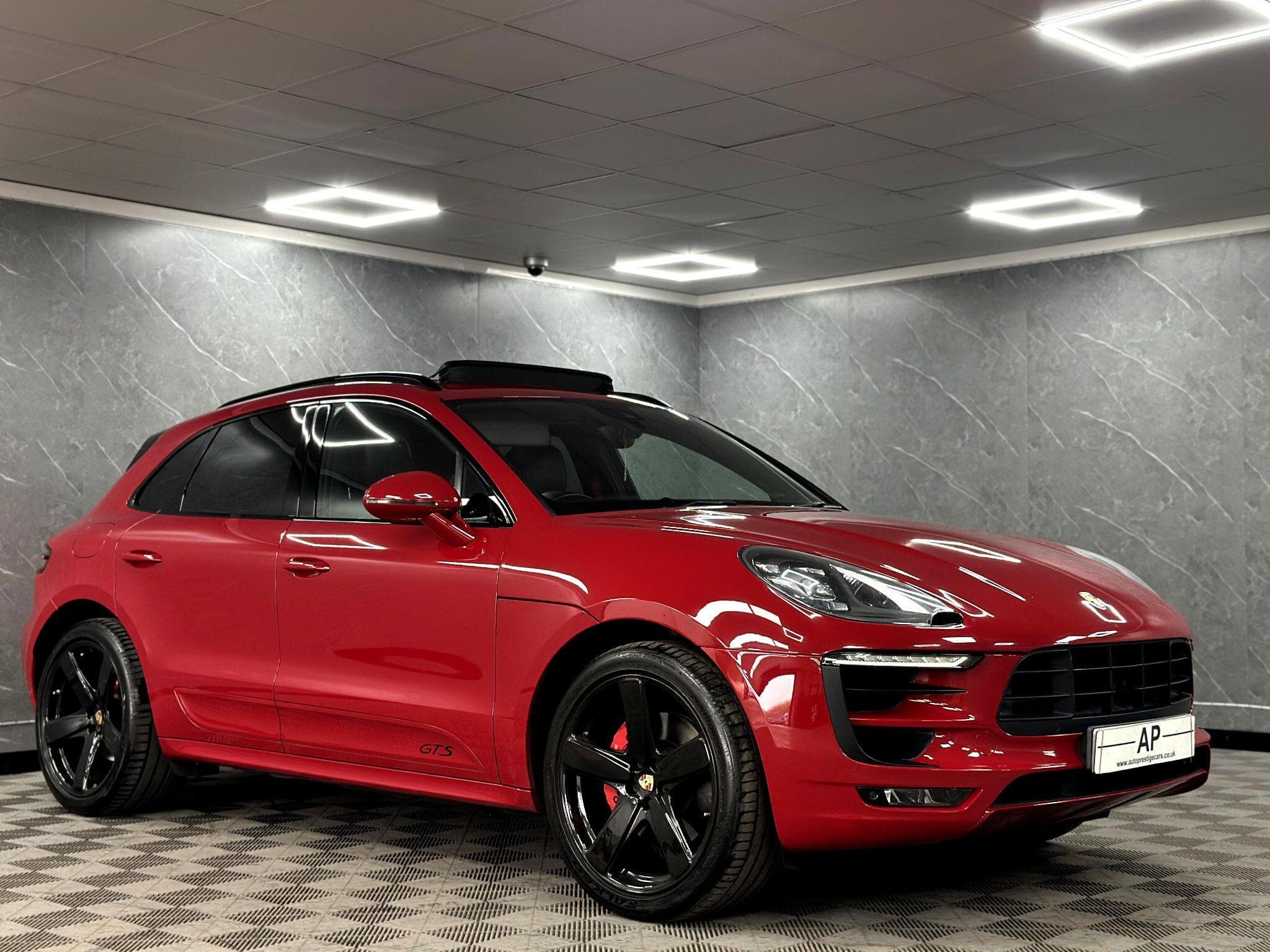 2016 Porsche Macan - Thumbnail 11
