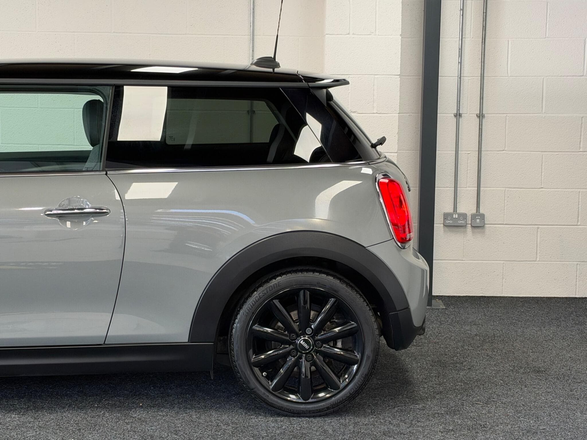 2017 MINI Hatch - Thumbnail 28