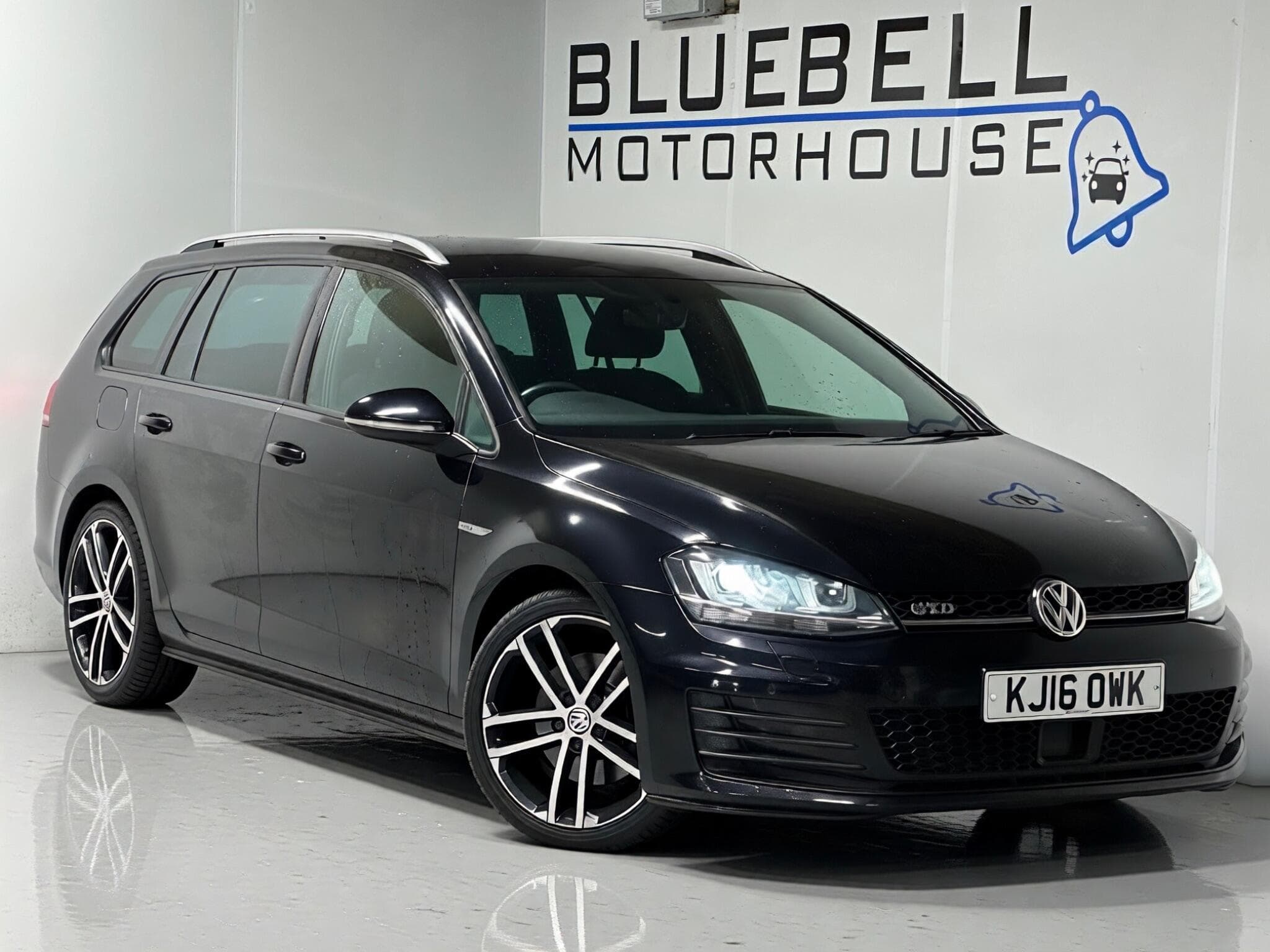2016 Volkswagen Golf - Main