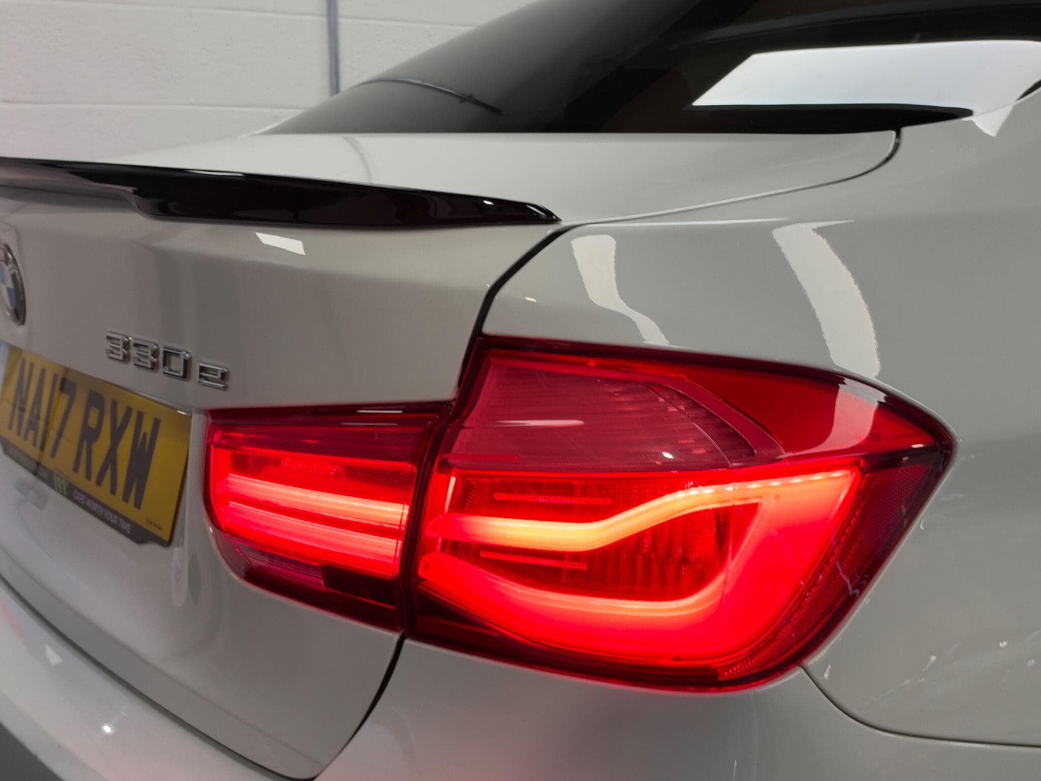 2017 BMW 3 Series - Thumbnail 39