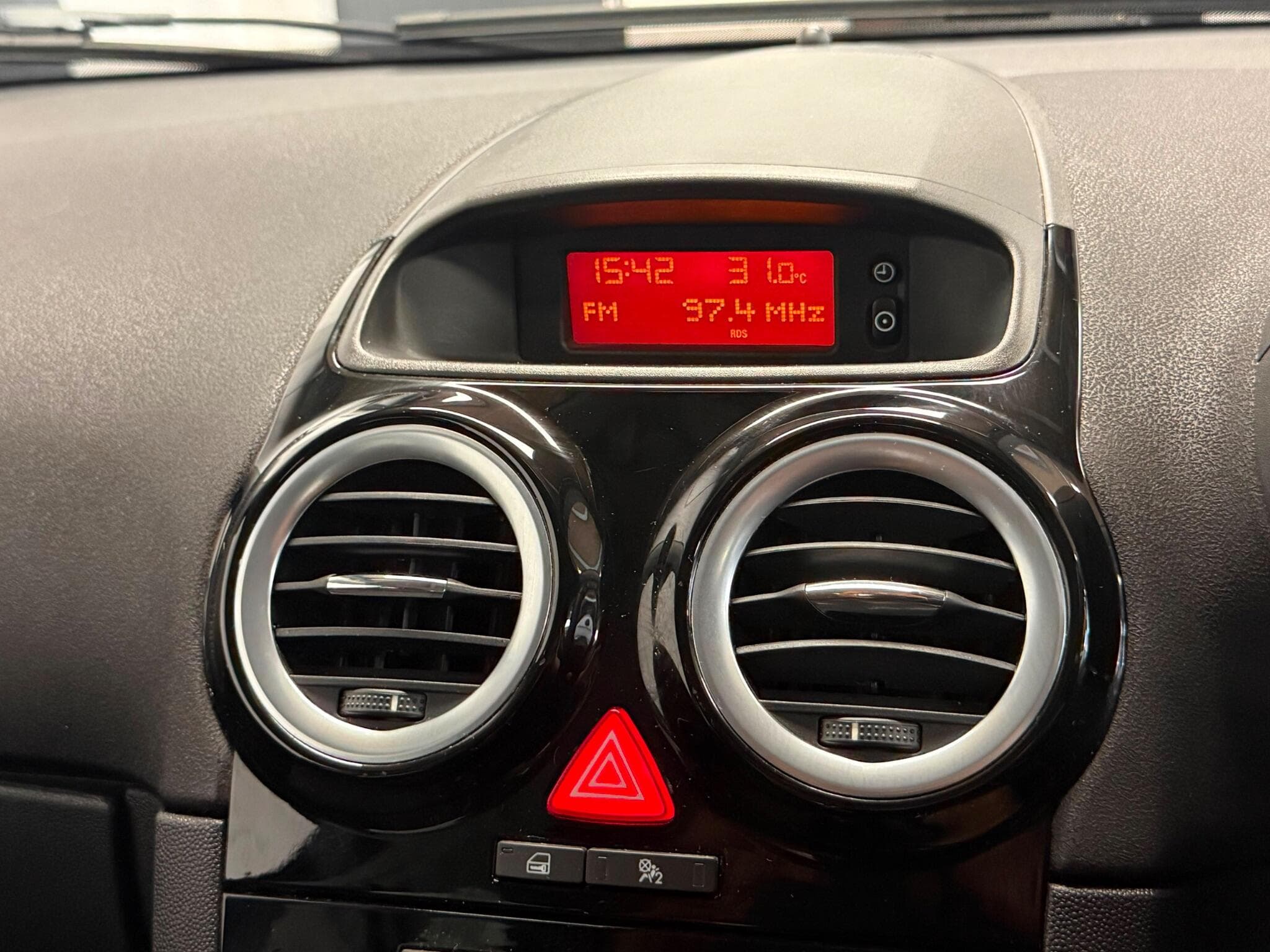 2012 Vauxhall Corsa - Thumbnail 50
