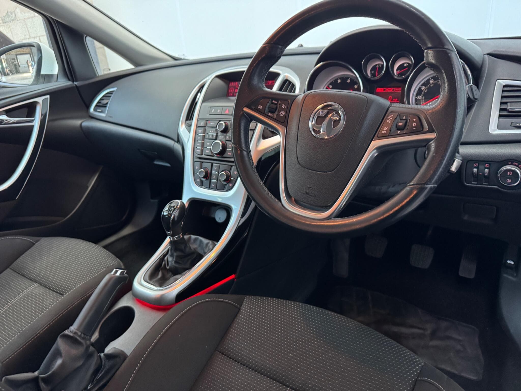 2013 Vauxhall Astra - Thumbnail 3