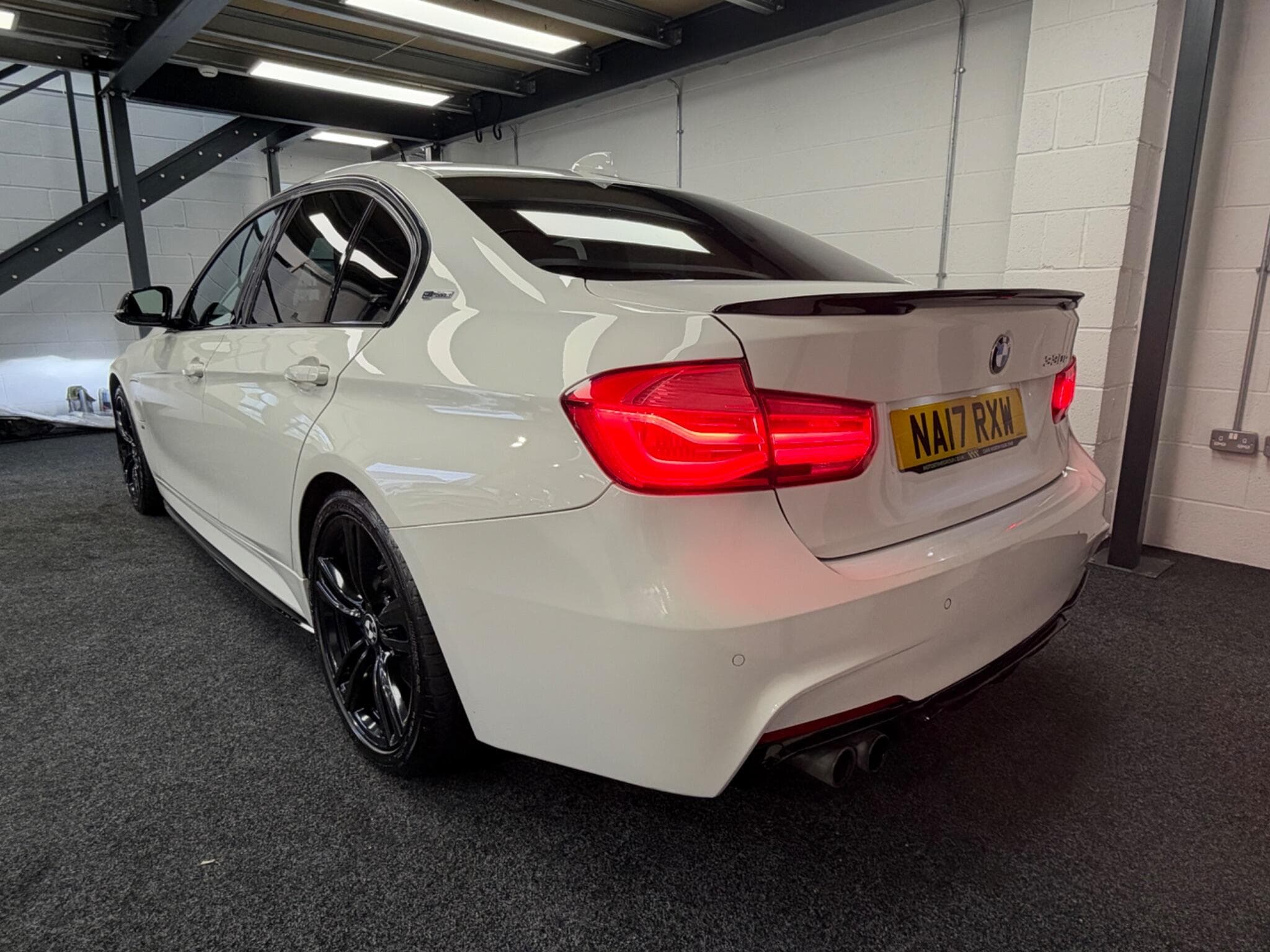 2017 BMW 3 Series - Thumbnail 4