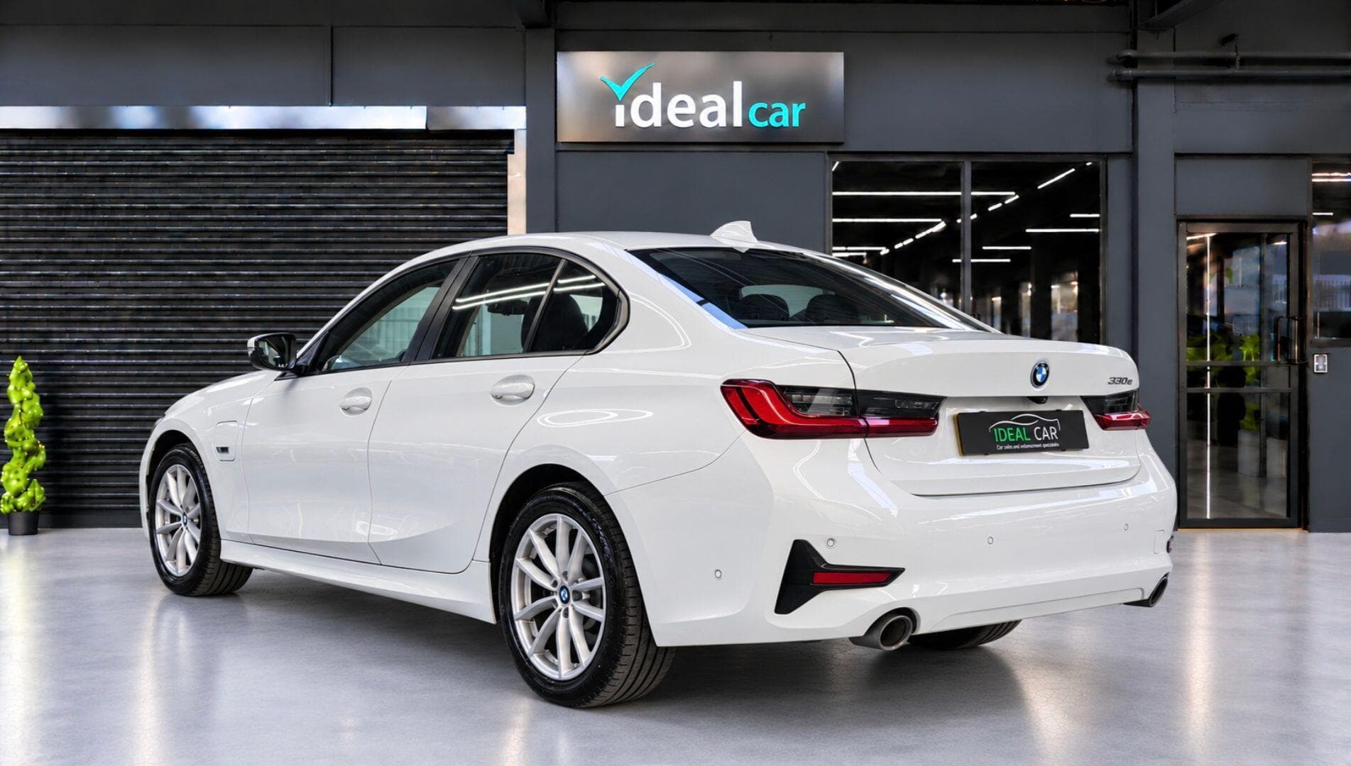 2021 BMW 3 Series - Thumbnail 2
