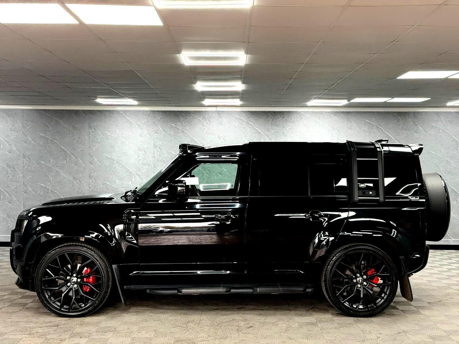 2024 Land Rover Defender 110 - Thumbnail 10