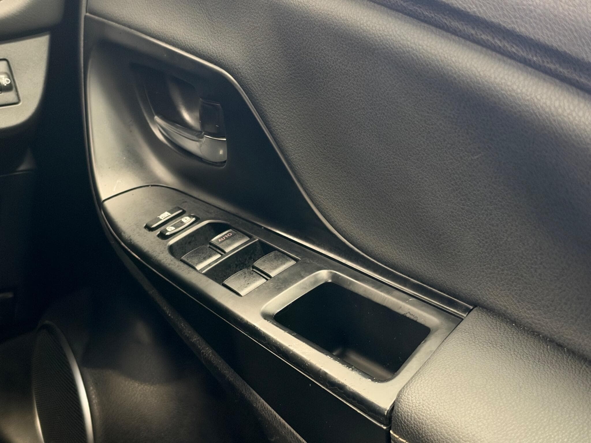 2014 Toyota Yaris - Thumbnail 28
