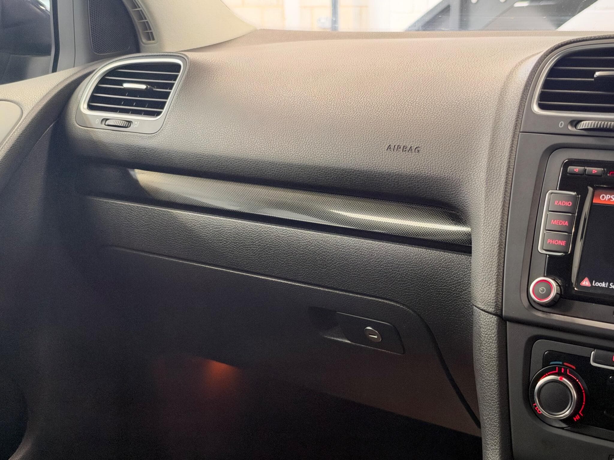 2011 Volkswagen Golf - Thumbnail 36