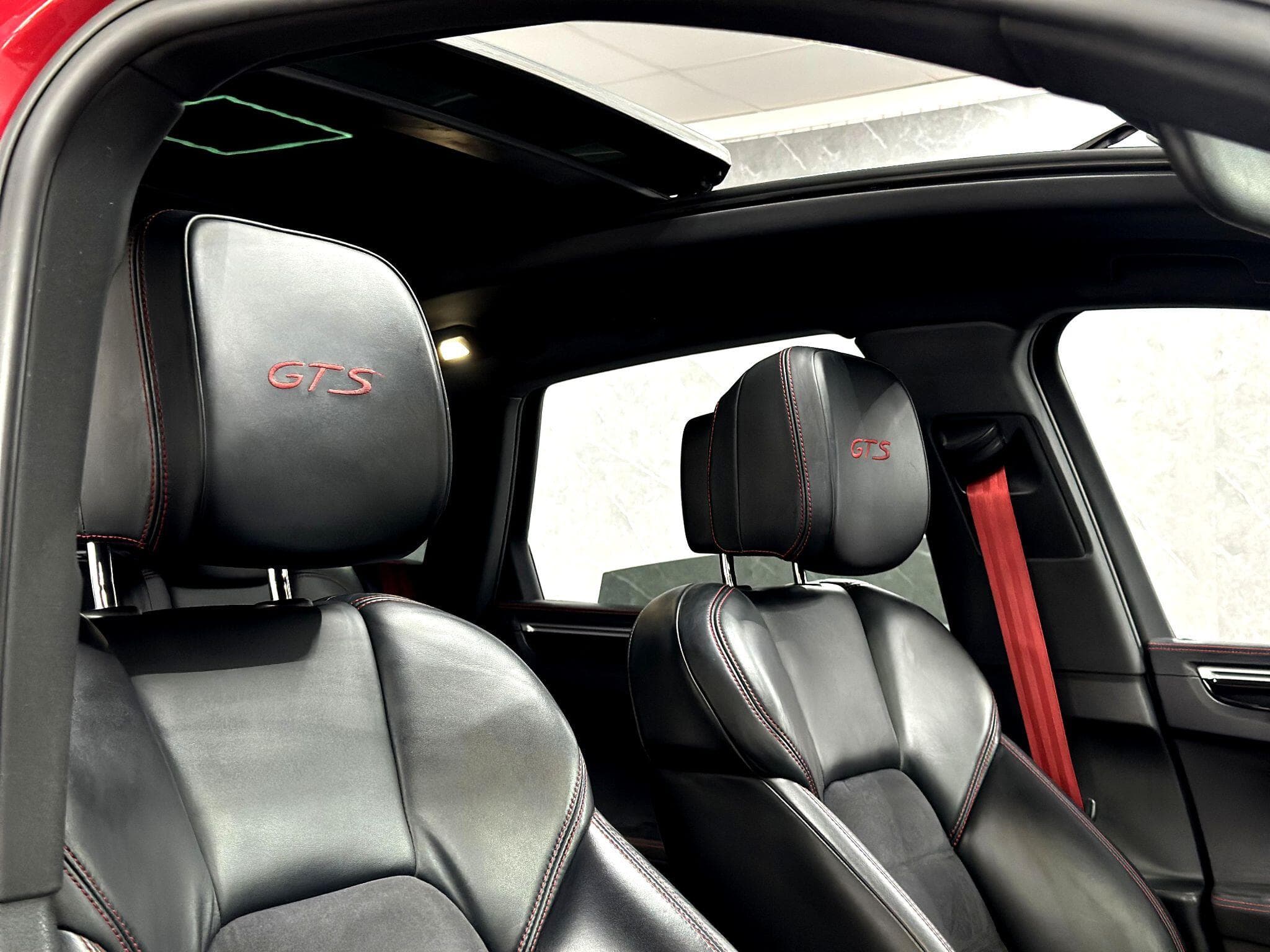 2016 Porsche Macan - Thumbnail 29