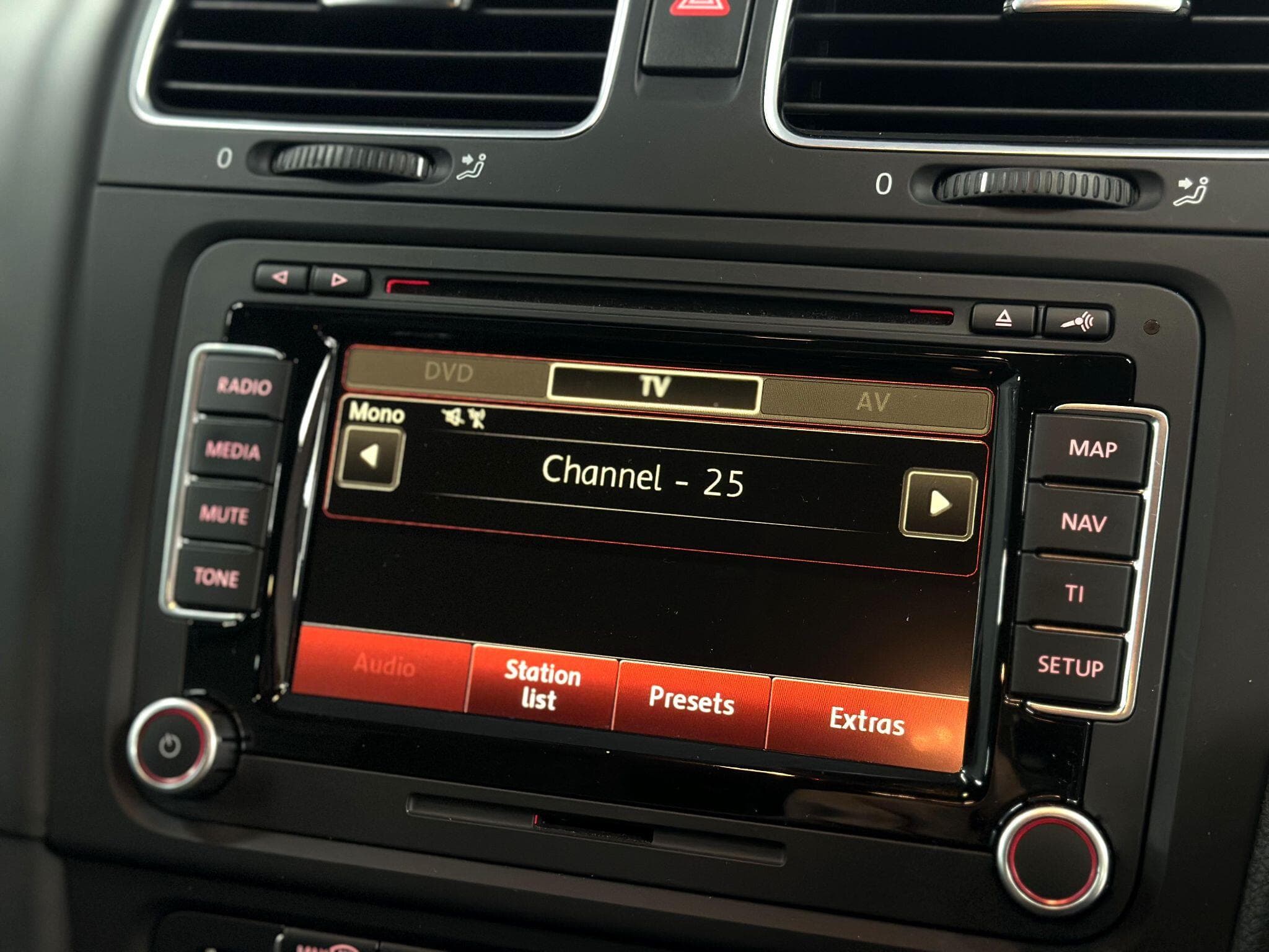 2011 Volkswagen Golf - Thumbnail 35