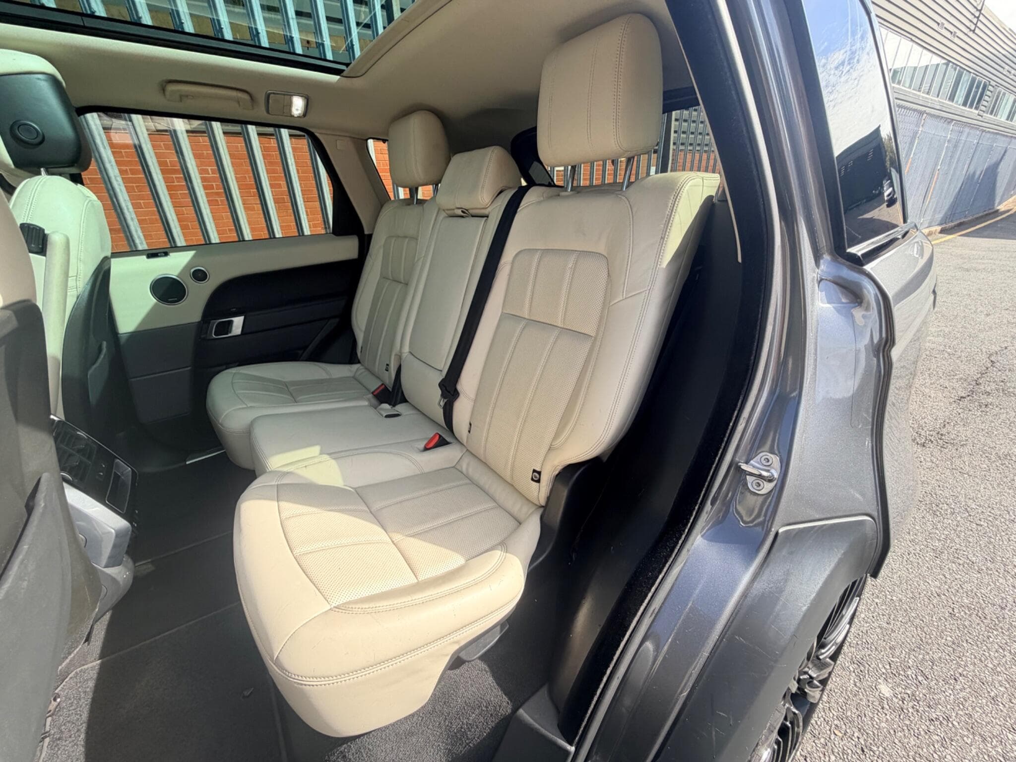 2018 Land Rover Range Rover Sport - Thumbnail 16
