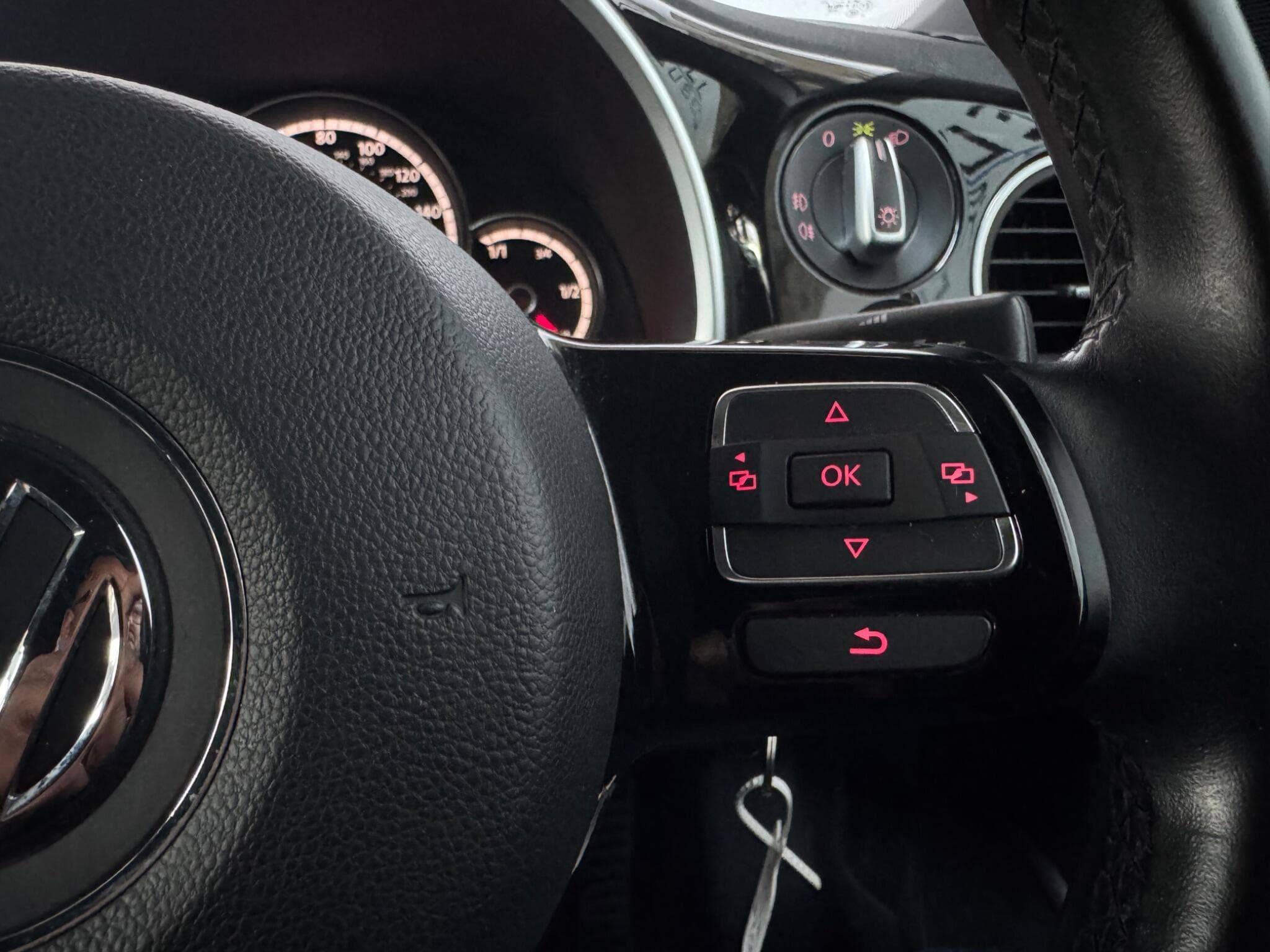 2013 Volkswagen Beetle - Thumbnail 18