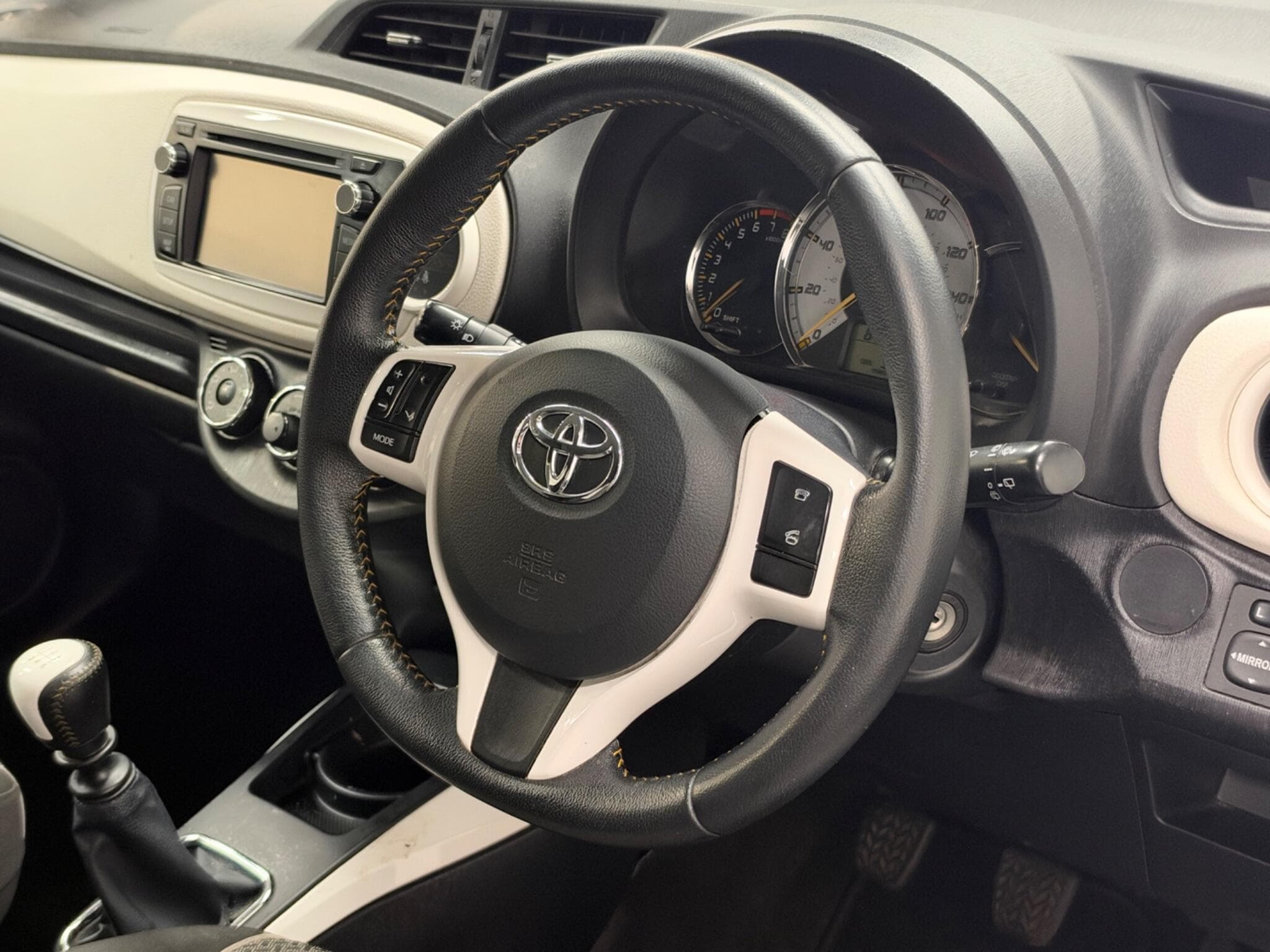 2013 Toyota Yaris - Thumbnail 35