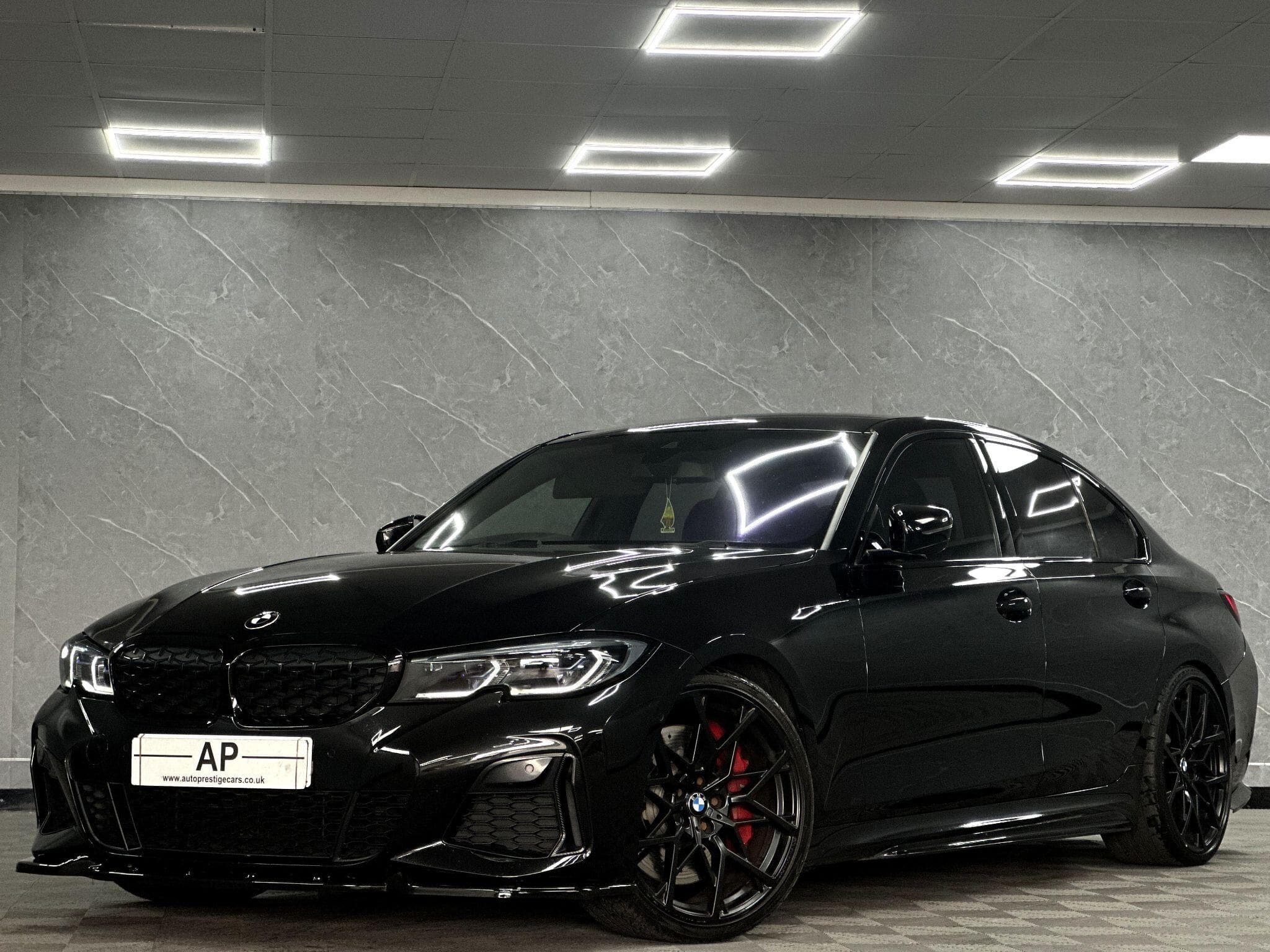 2019 BMW 3 Series - Image 2