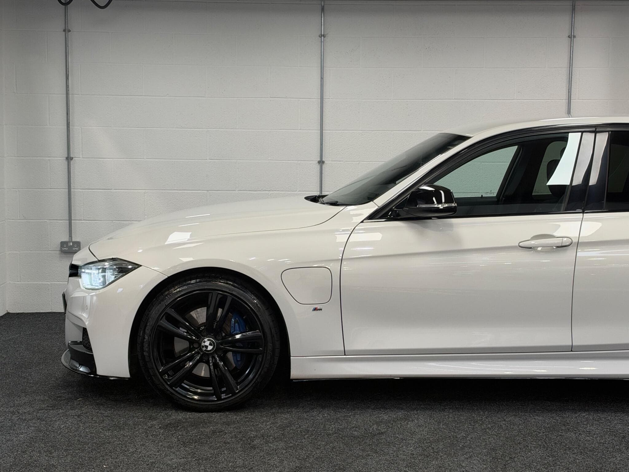 2017 BMW 3 Series - Thumbnail 8
