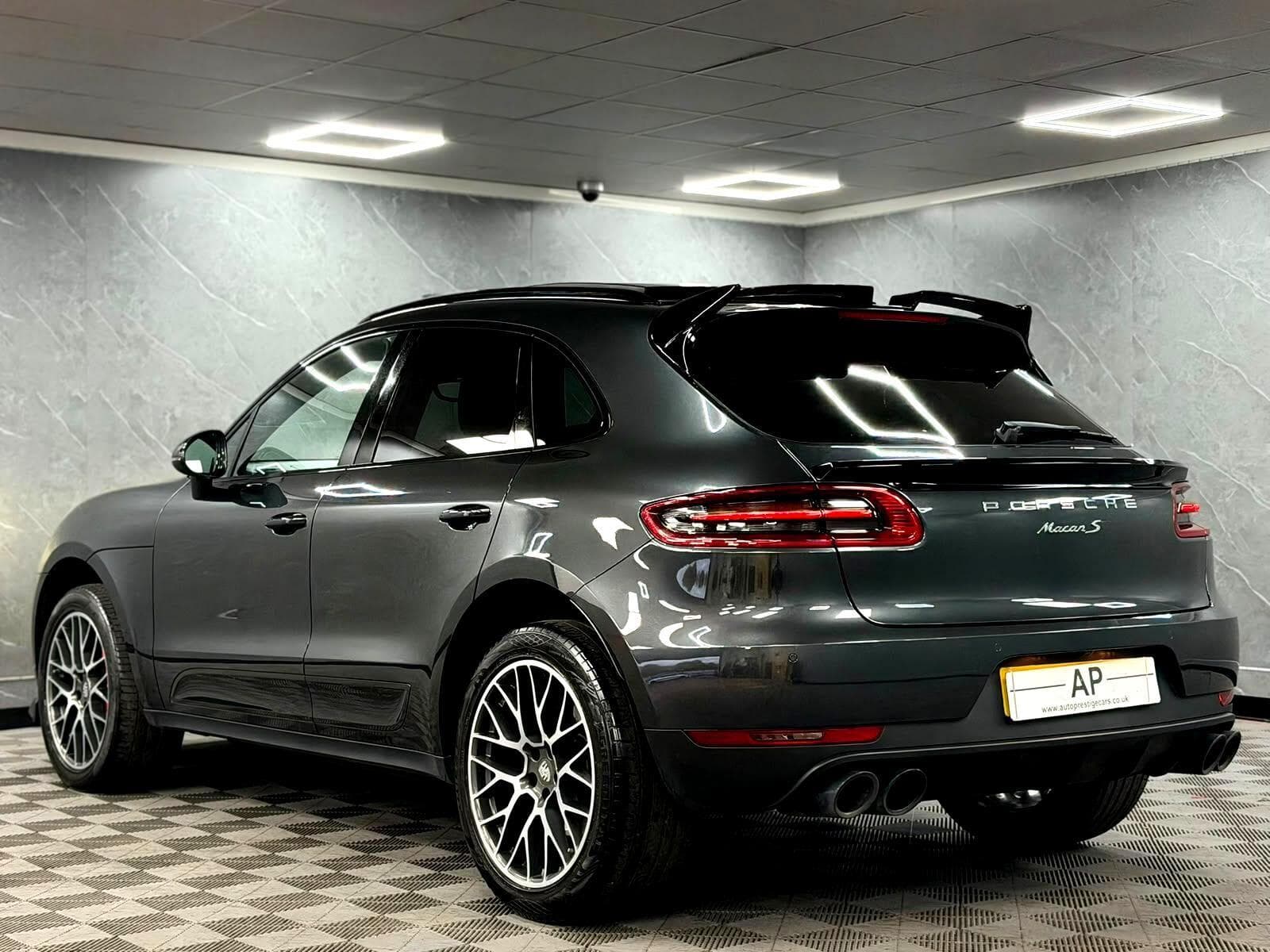 2017 Porsche Macan - Thumbnail 25