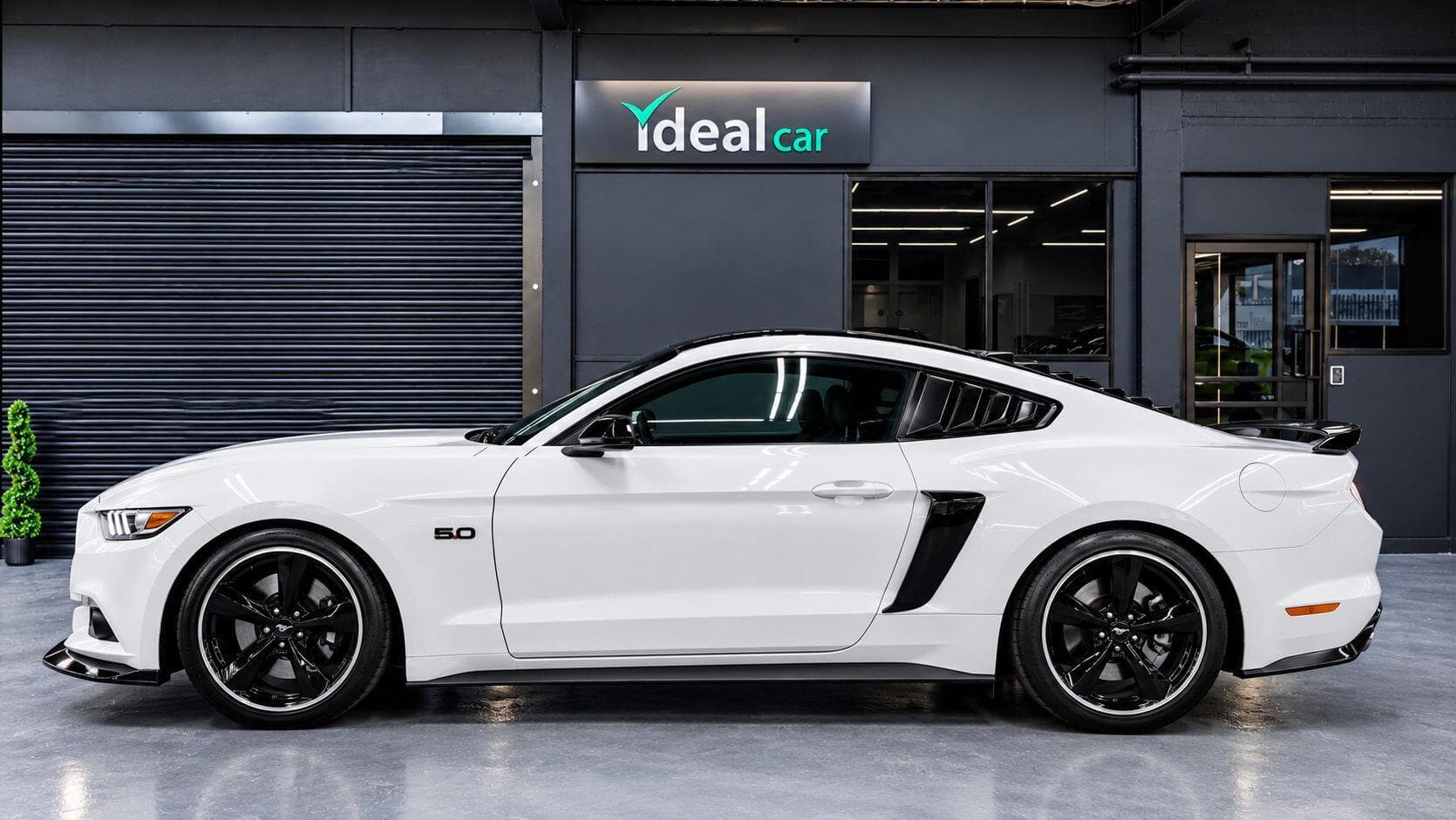 2016 Ford Mustang - Thumbnail 4