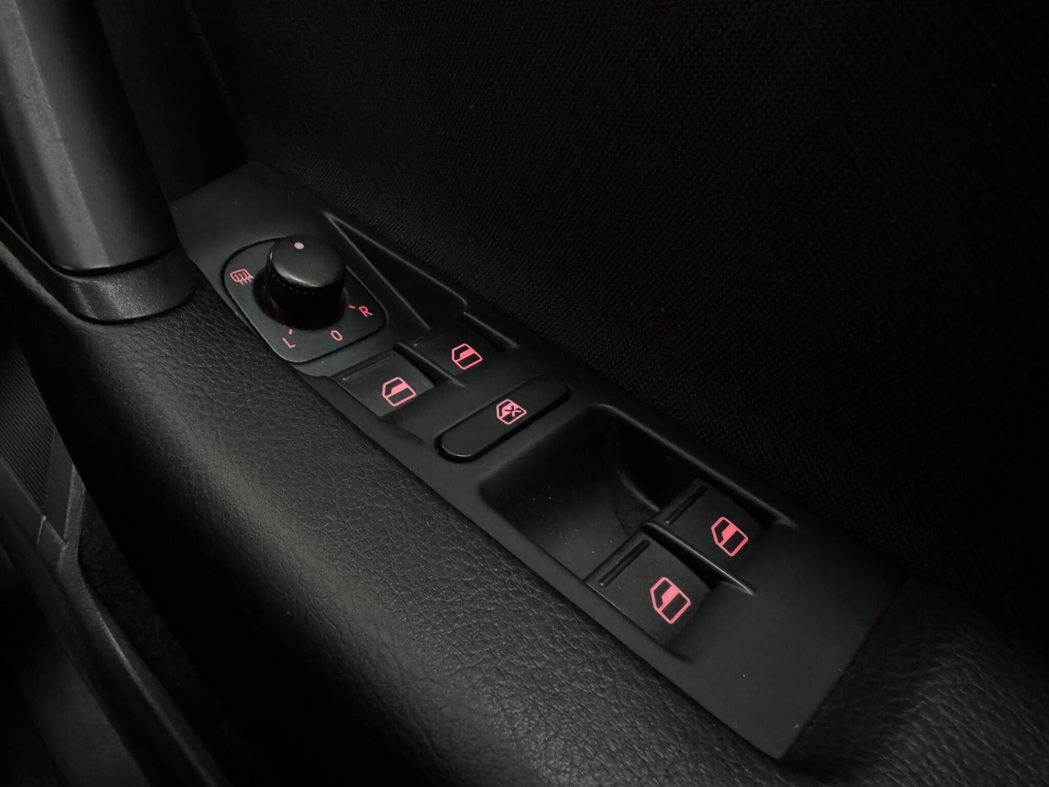 2013 Volkswagen Passat - Thumbnail 24