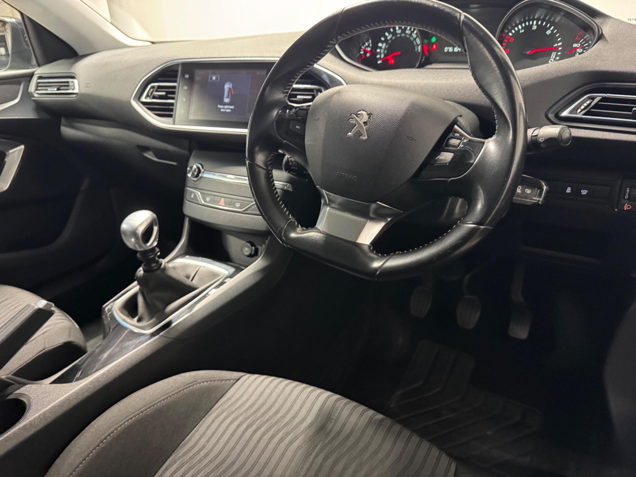 2016 Peugeot 308 SW - Image 4