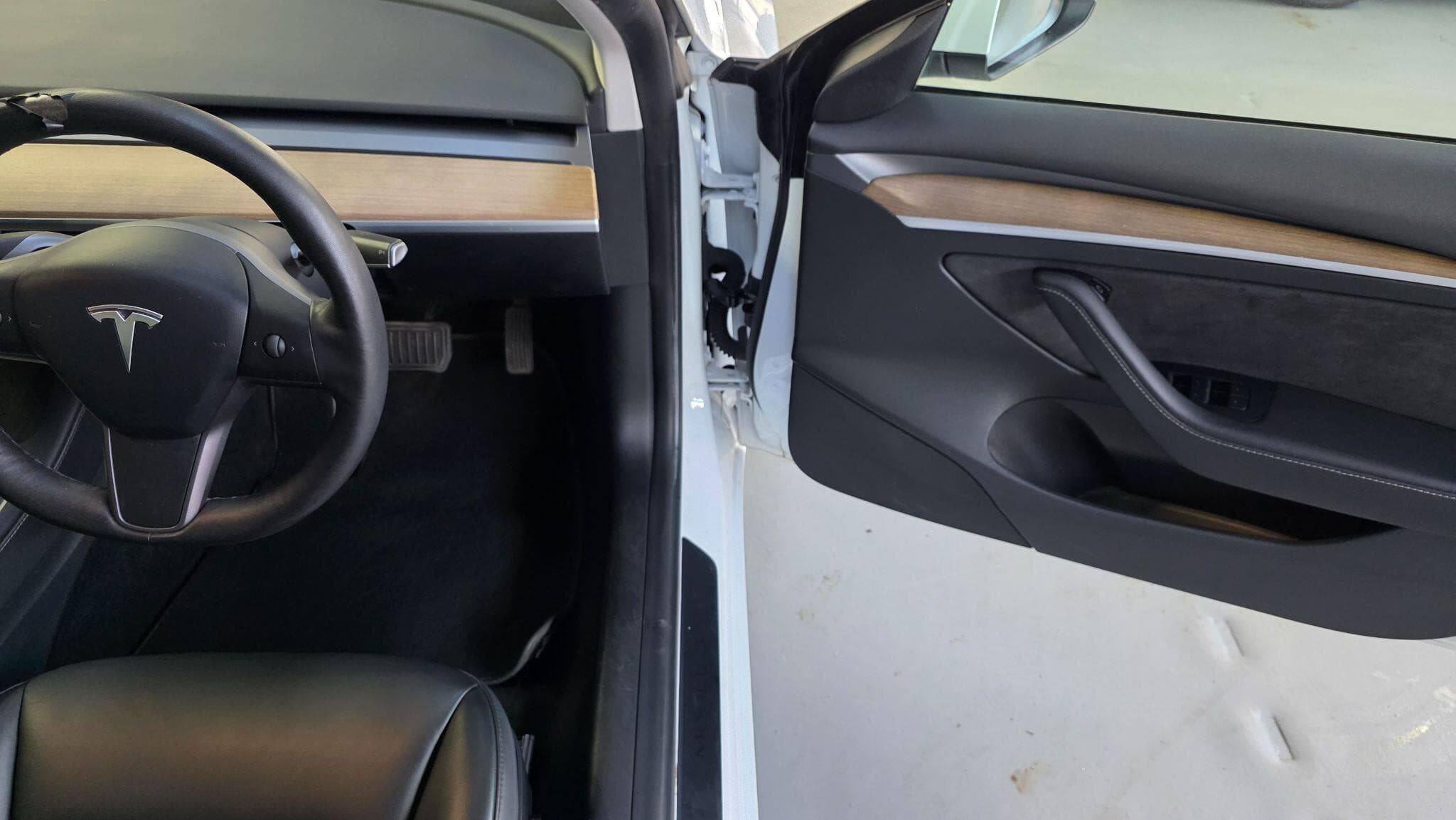 2021 Tesla Model 3 - Thumbnail 3