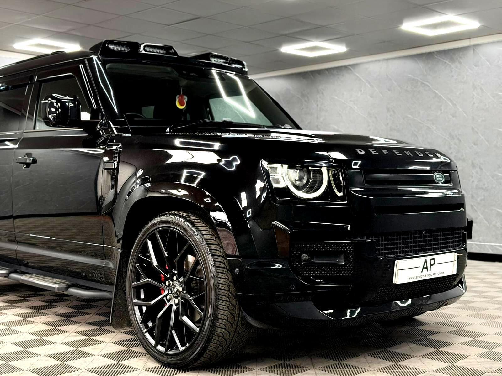 2024 Land Rover Defender 110 - Thumbnail 32