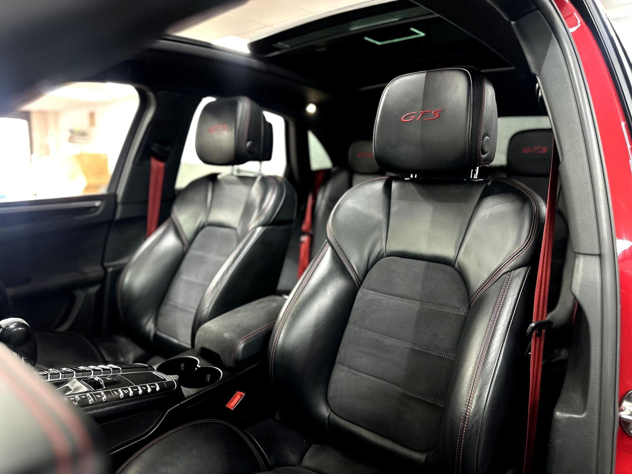 2016 Porsche Macan - Thumbnail 30