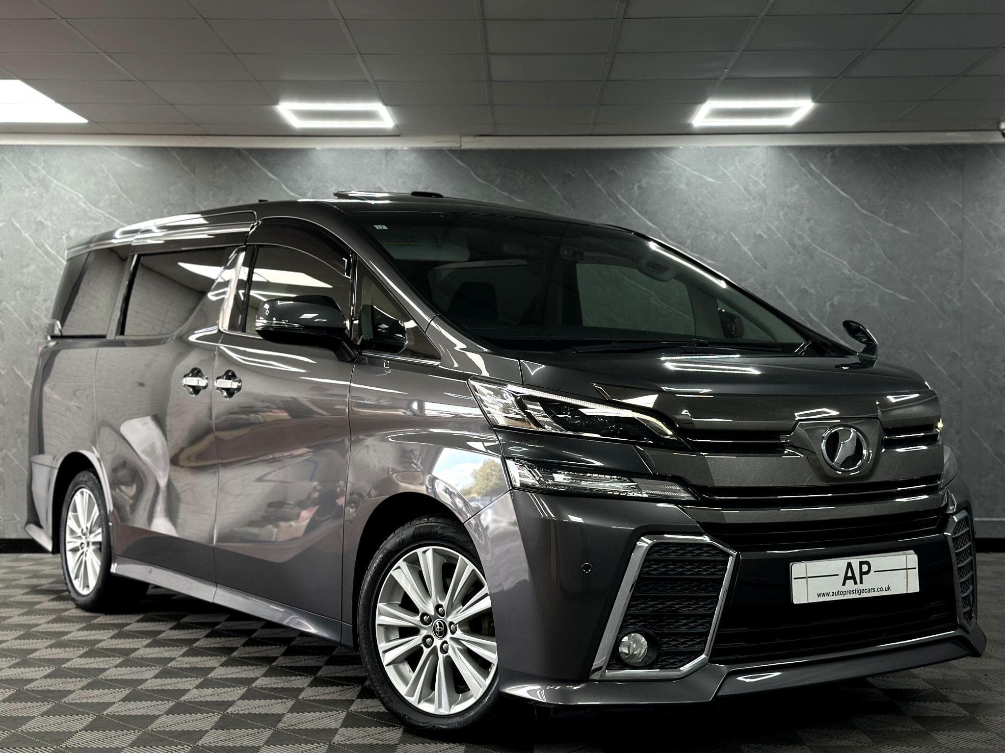 2015 Toyota Vellfire - Image 1
