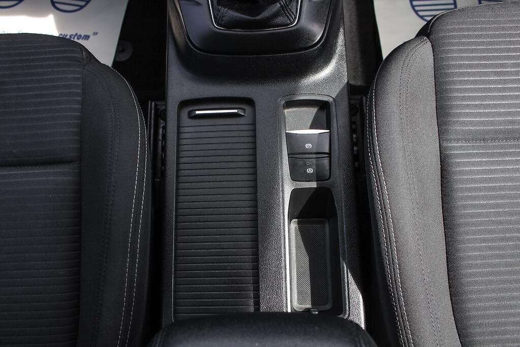 2019 Ford Focus - Thumbnail 30