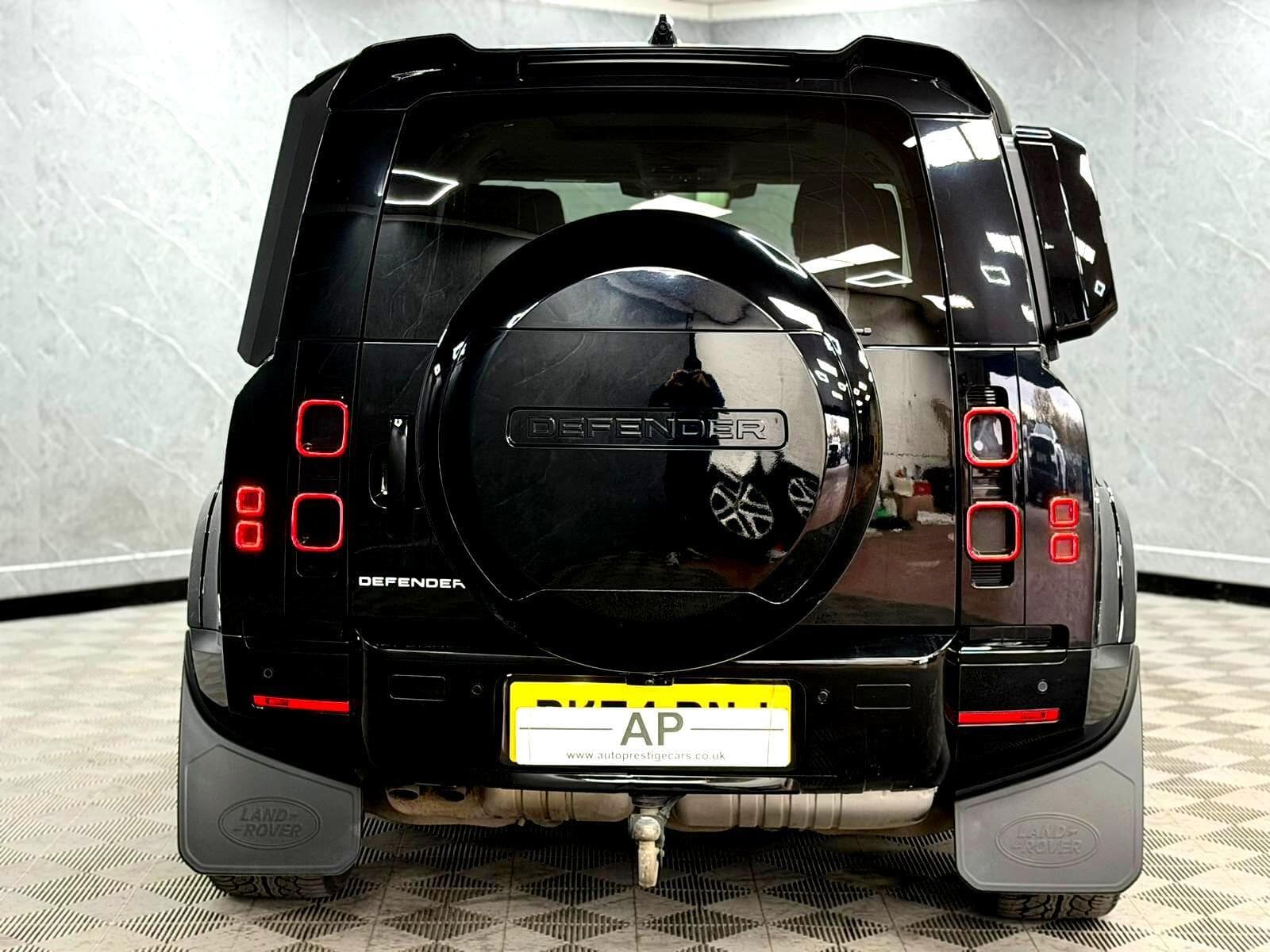 2024 Land Rover Defender 110 - Thumbnail 24