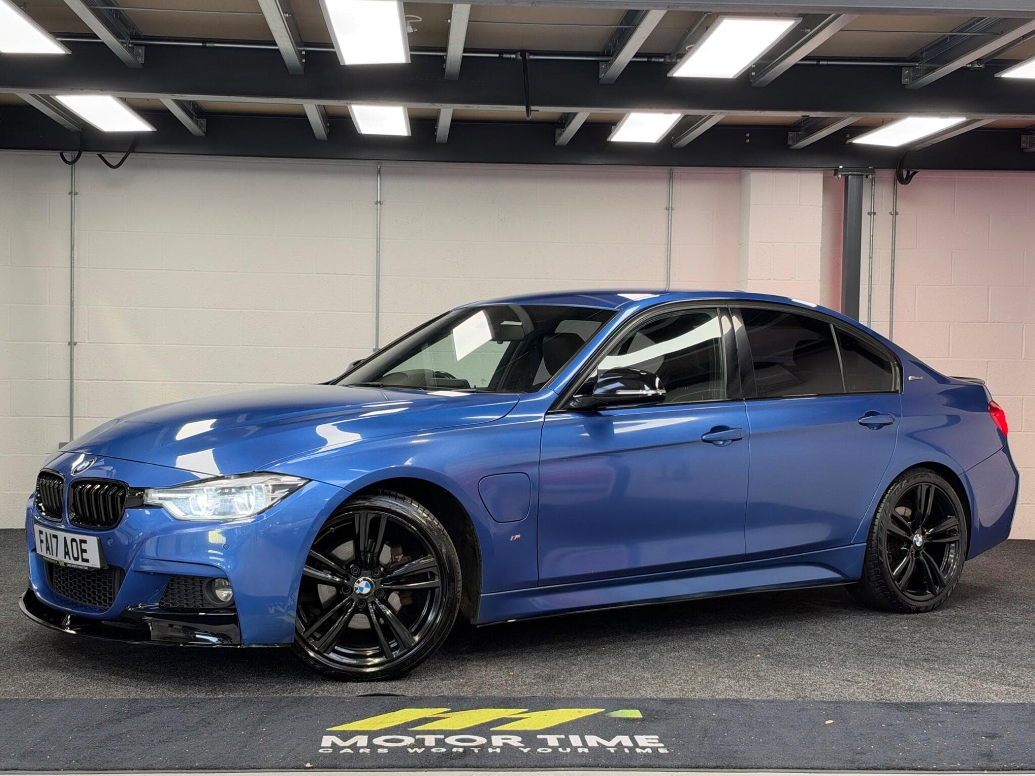 2017 BMW 3 Series - Image 1