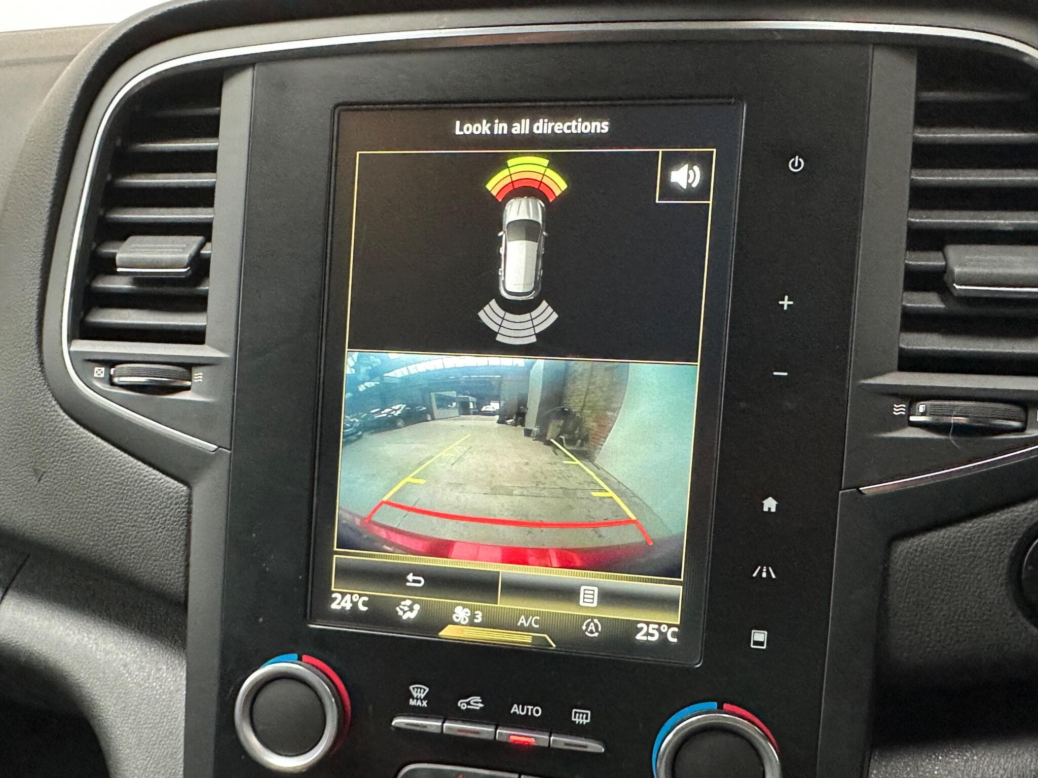 2017 Renault Megane - Thumbnail 14